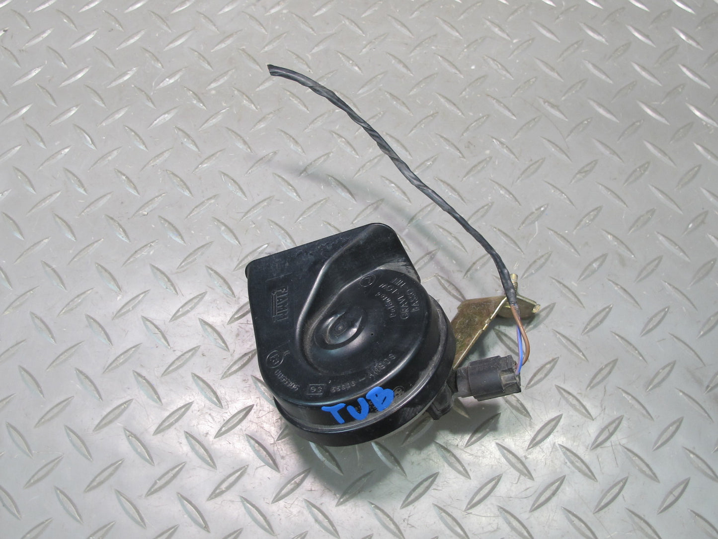 01-06 BMW E46 325CI 330CI Set of 2 High & Low Tone Note Pitch Horn Signal OEM