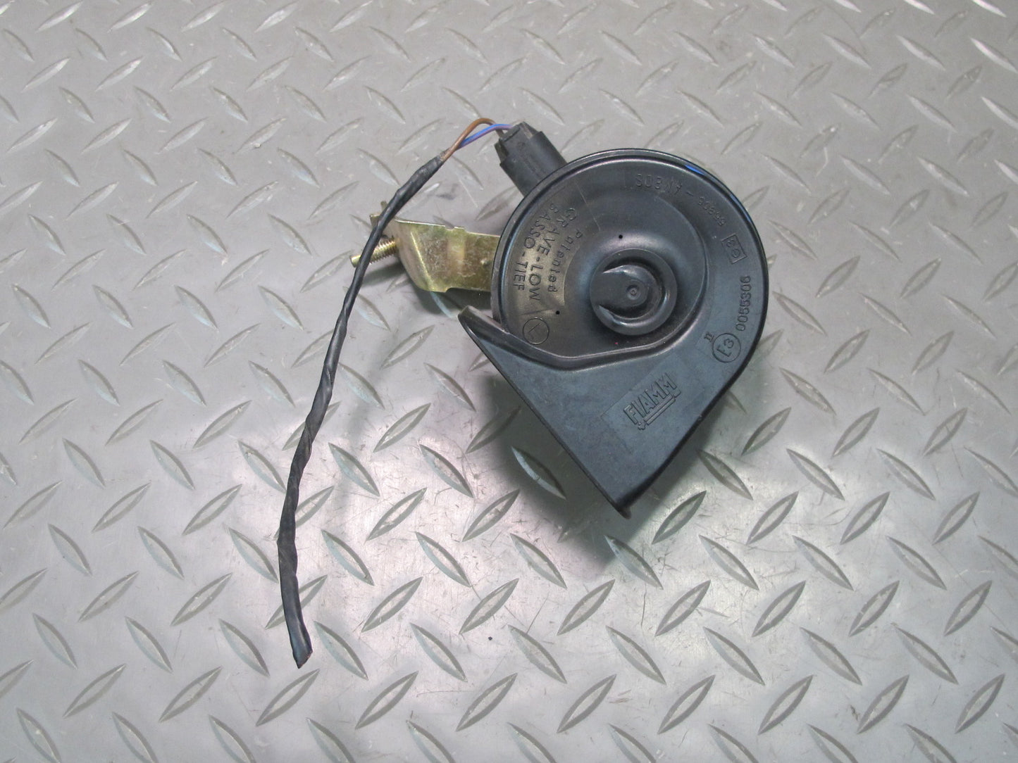 01-06 BMW E46 325CI 330CI Set of 2 High & Low Tone Note Pitch Horn Signal OEM