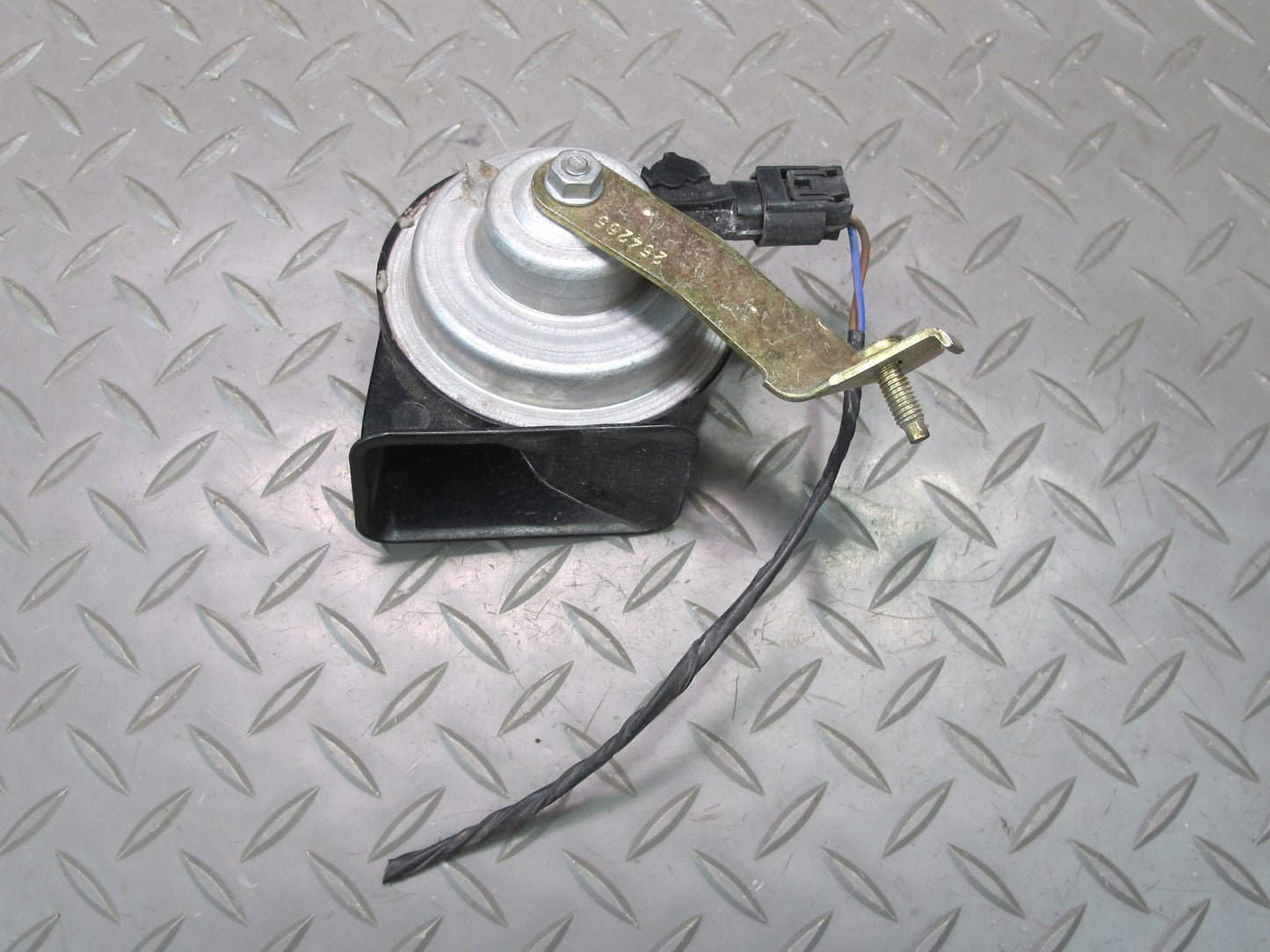 01-06 BMW E46 325CI 330CI Set of 2 High & Low Tone Note Pitch Horn Signal OEM