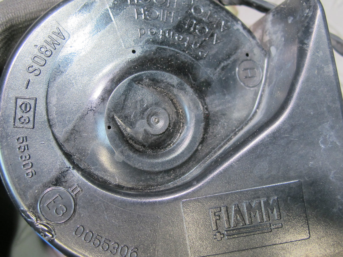 01-06 BMW E46 325CI 330CI Set of 2 High & Low Tone Note Pitch Horn Signal OEM