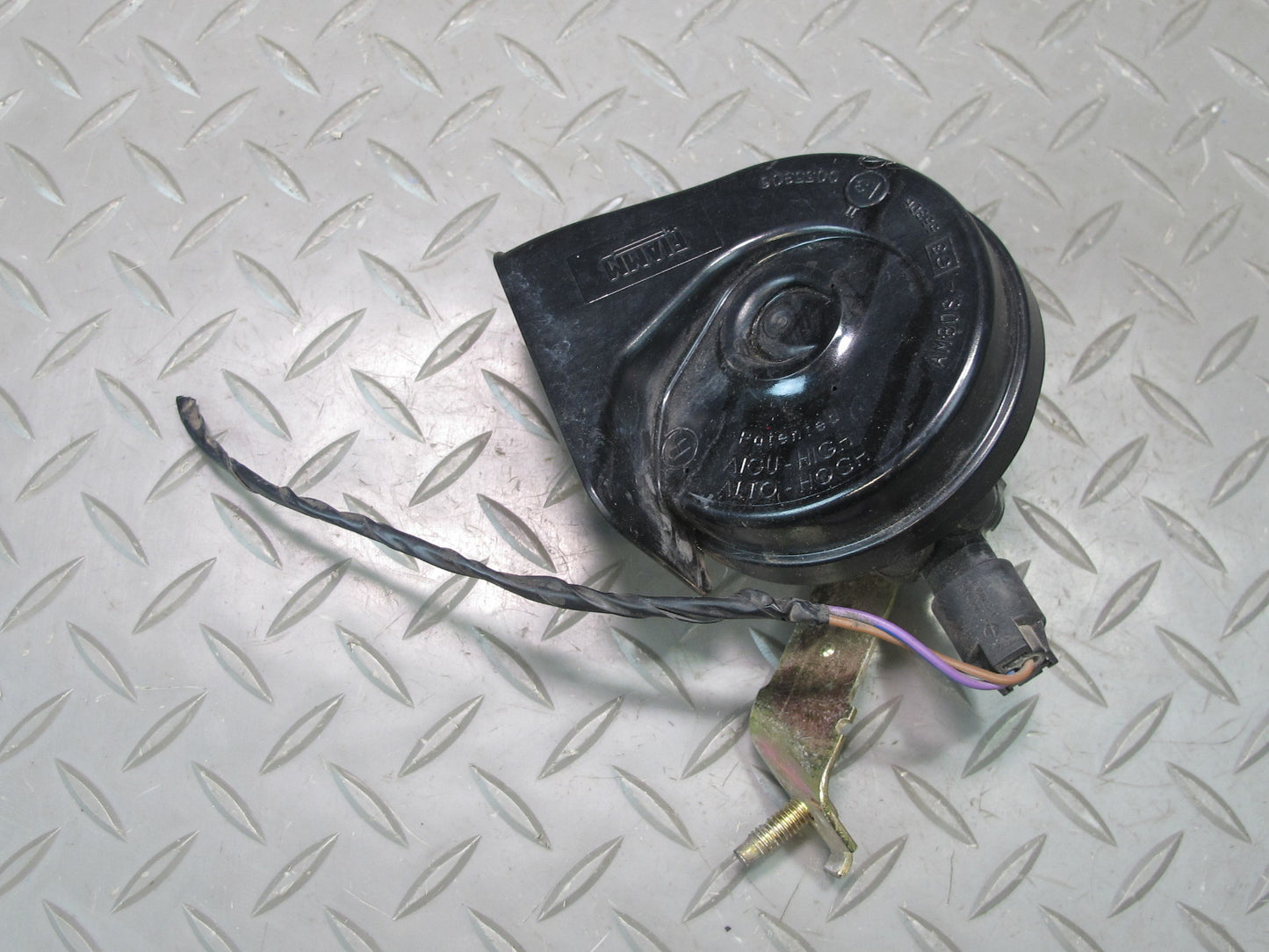 01-06 BMW E46 325CI 330CI Set of 2 High & Low Tone Note Pitch Horn Signal OEM