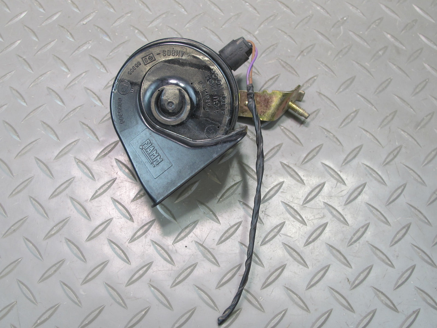 01-06 BMW E46 325CI 330CI Set of 2 High & Low Tone Note Pitch Horn Signal OEM