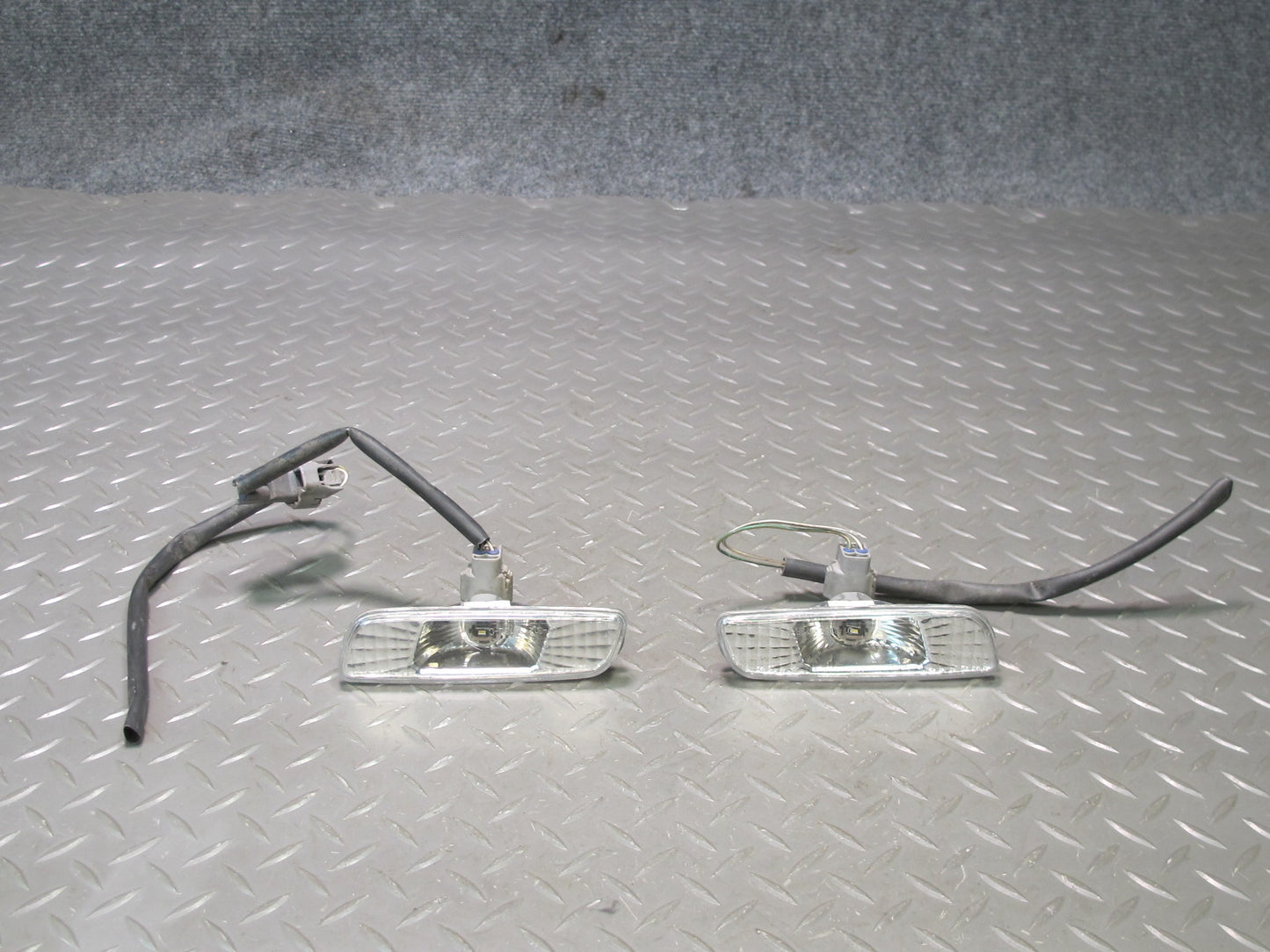 98-00 Lexus UCF20L LS400 Set of 2 Front Bumper Side Marker Light Aftermarket