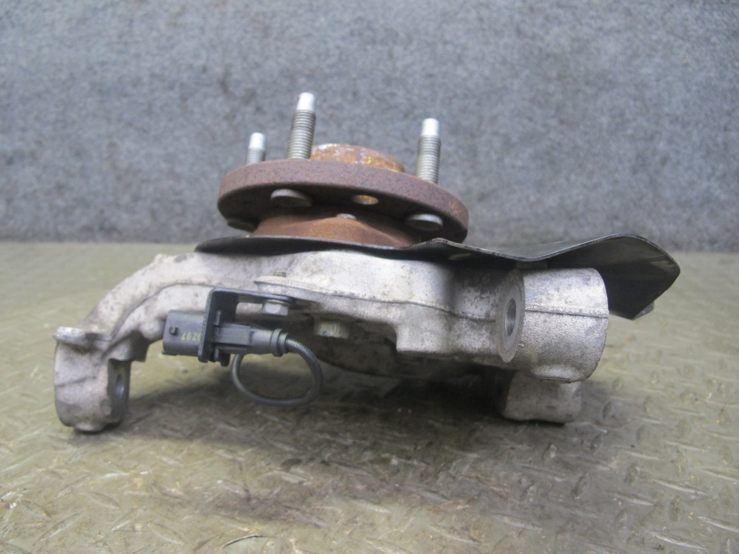 06-10 Pontiac Solstice Saturn SKY Front Left Spindle Knuckle Wheel Hub 20K OEM