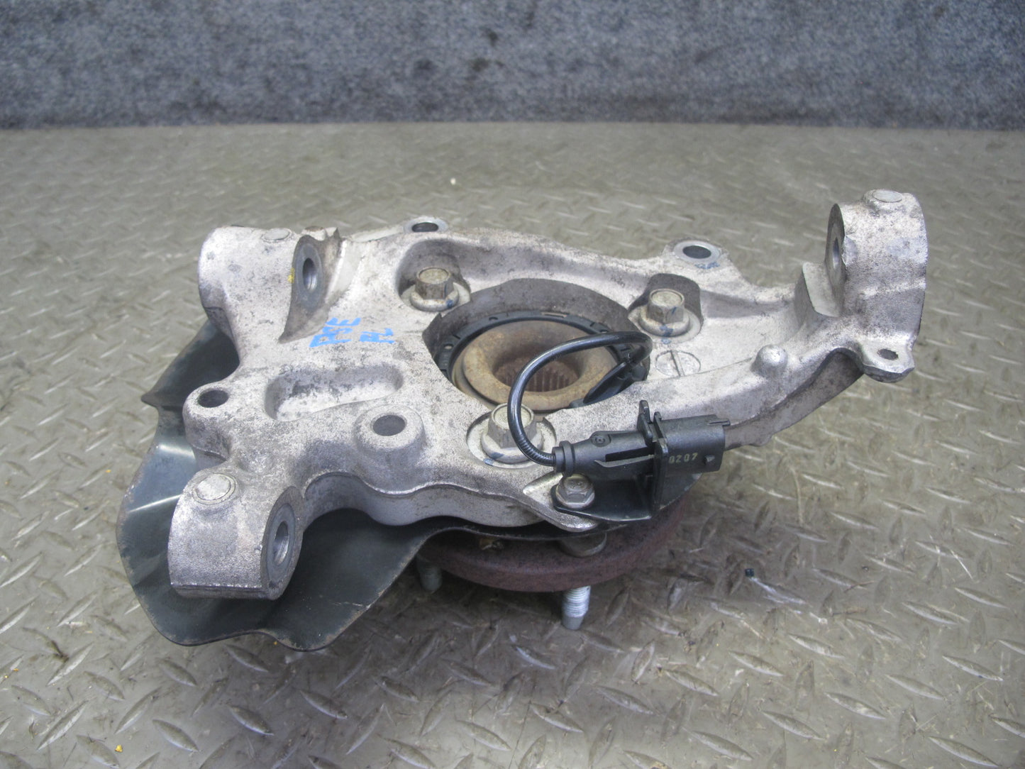 06-10 Pontiac Solstice Saturn SKY Front Left Spindle Knuckle Wheel Hub 20K OEM