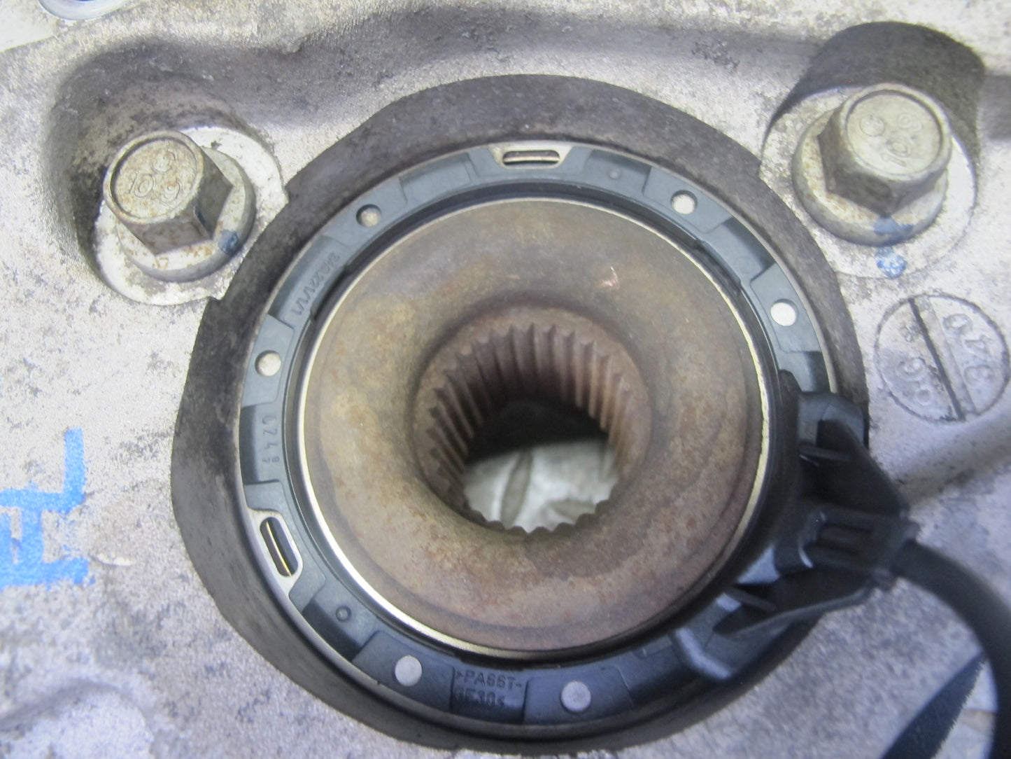 06-10 Pontiac Solstice Saturn SKY Front Left Spindle Knuckle Wheel Hub 20K OEM