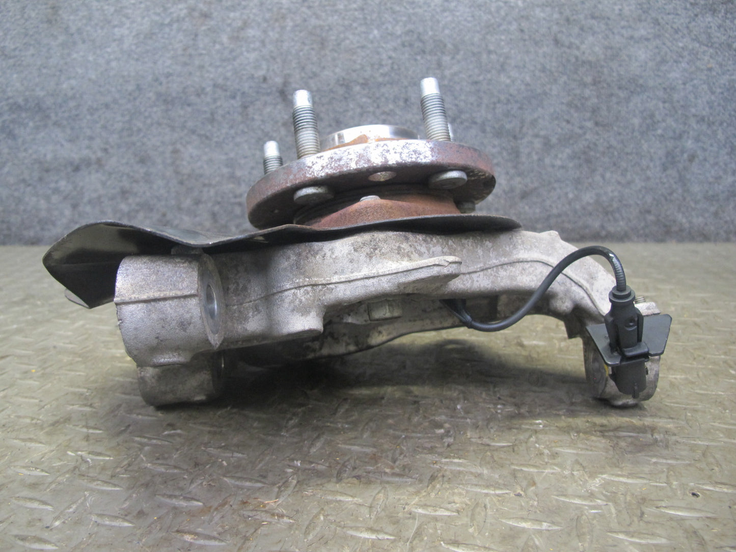 06-10 Pontiac Solstice Saturn SKY Rear Left Spindle Knuckle Wheel Hub 20K OEM