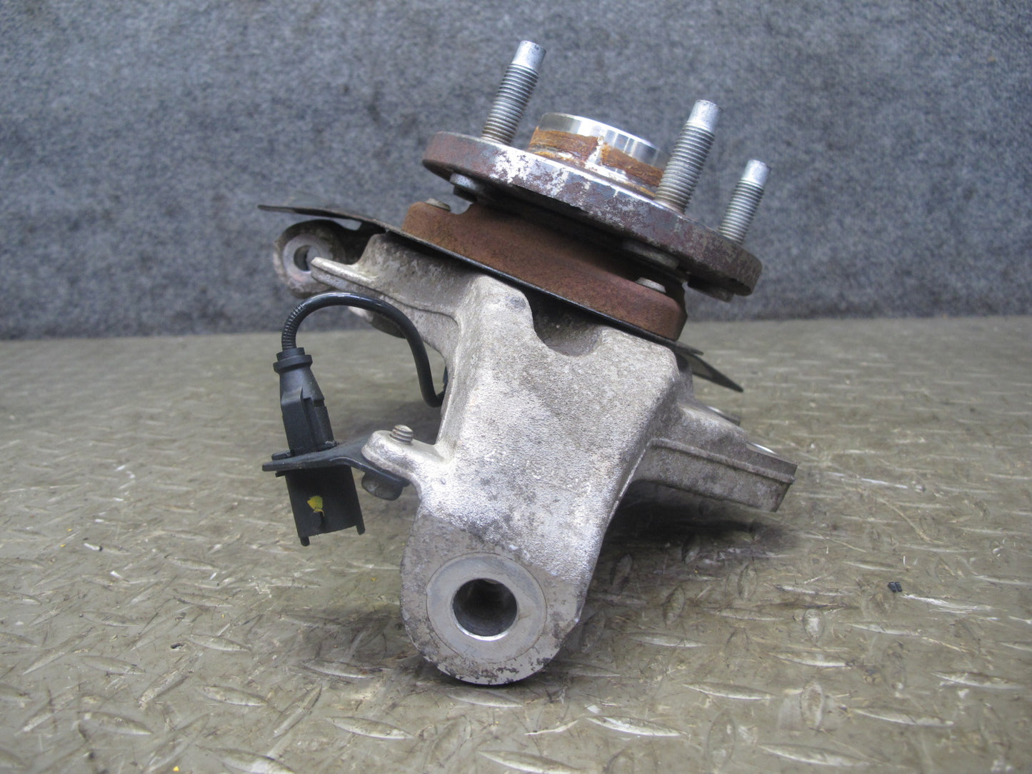 06-10 Pontiac Solstice Saturn SKY Rear Left Spindle Knuckle Wheel Hub 20K OEM