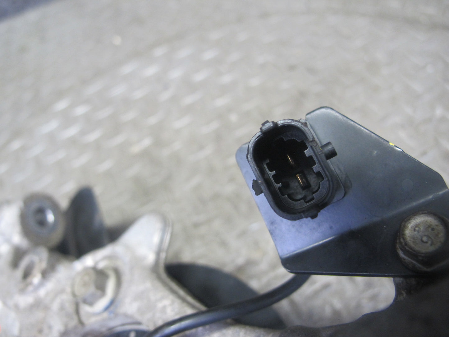 06-10 Pontiac Solstice Saturn SKY Rear Left Spindle Knuckle Wheel Hub 20K OEM