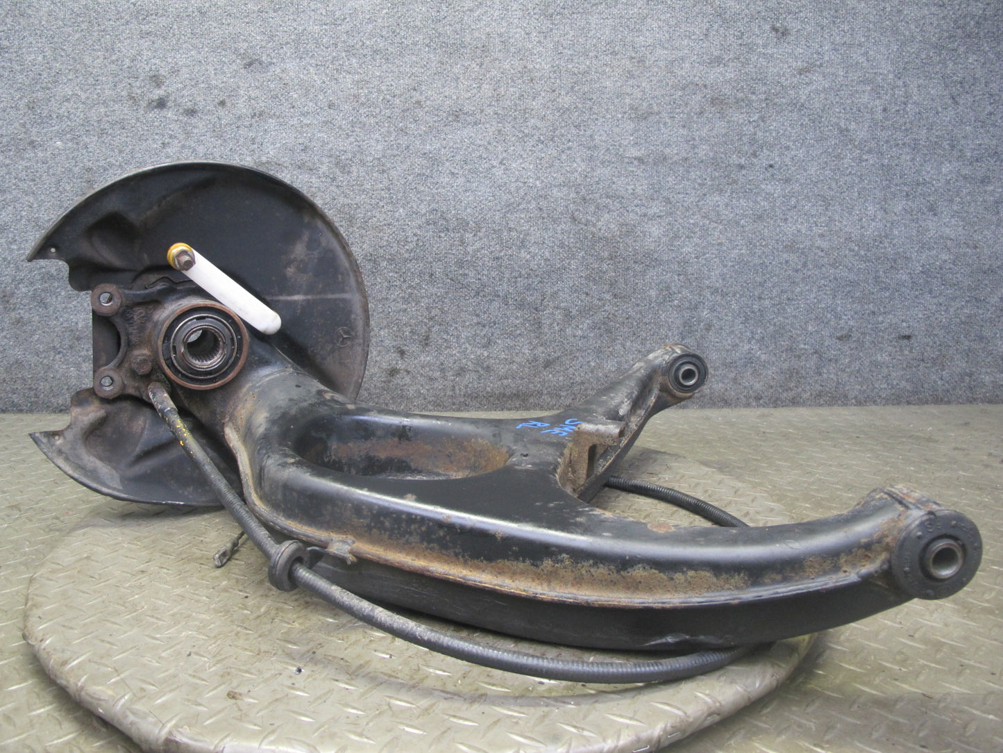 77-85 Mercedes W123 Sedan Rear Left Spindle Knuckle Wheel Hub Bearing 117K OEM