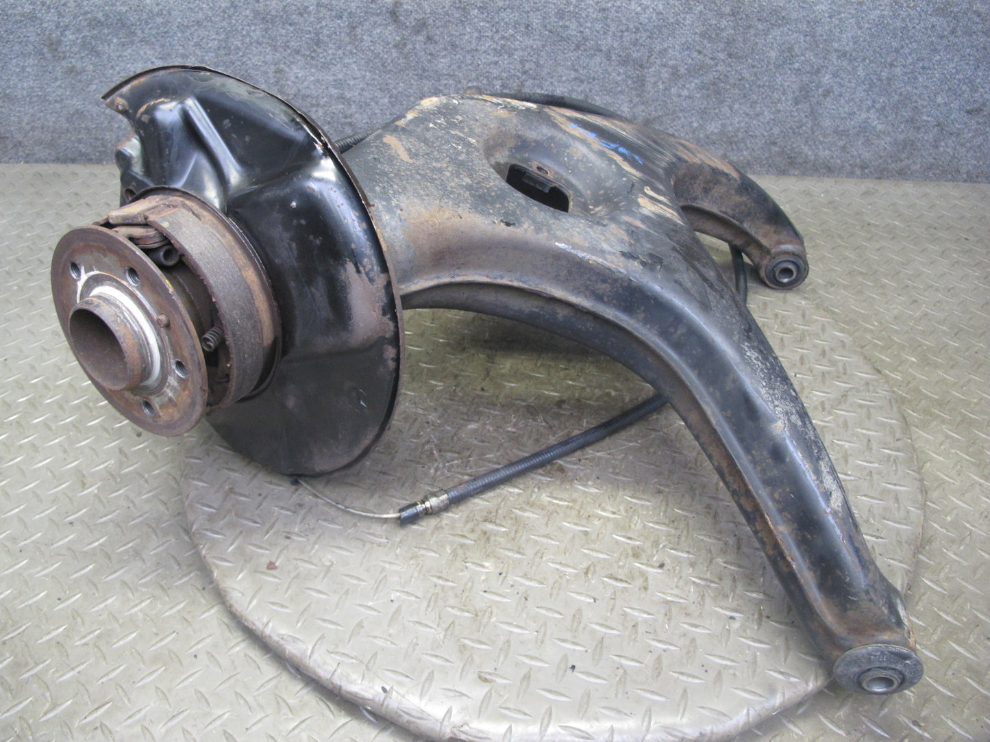 77-85 Mercedes W123 Sedan Rear Left Spindle Knuckle Wheel Hub Bearing 117K OEM