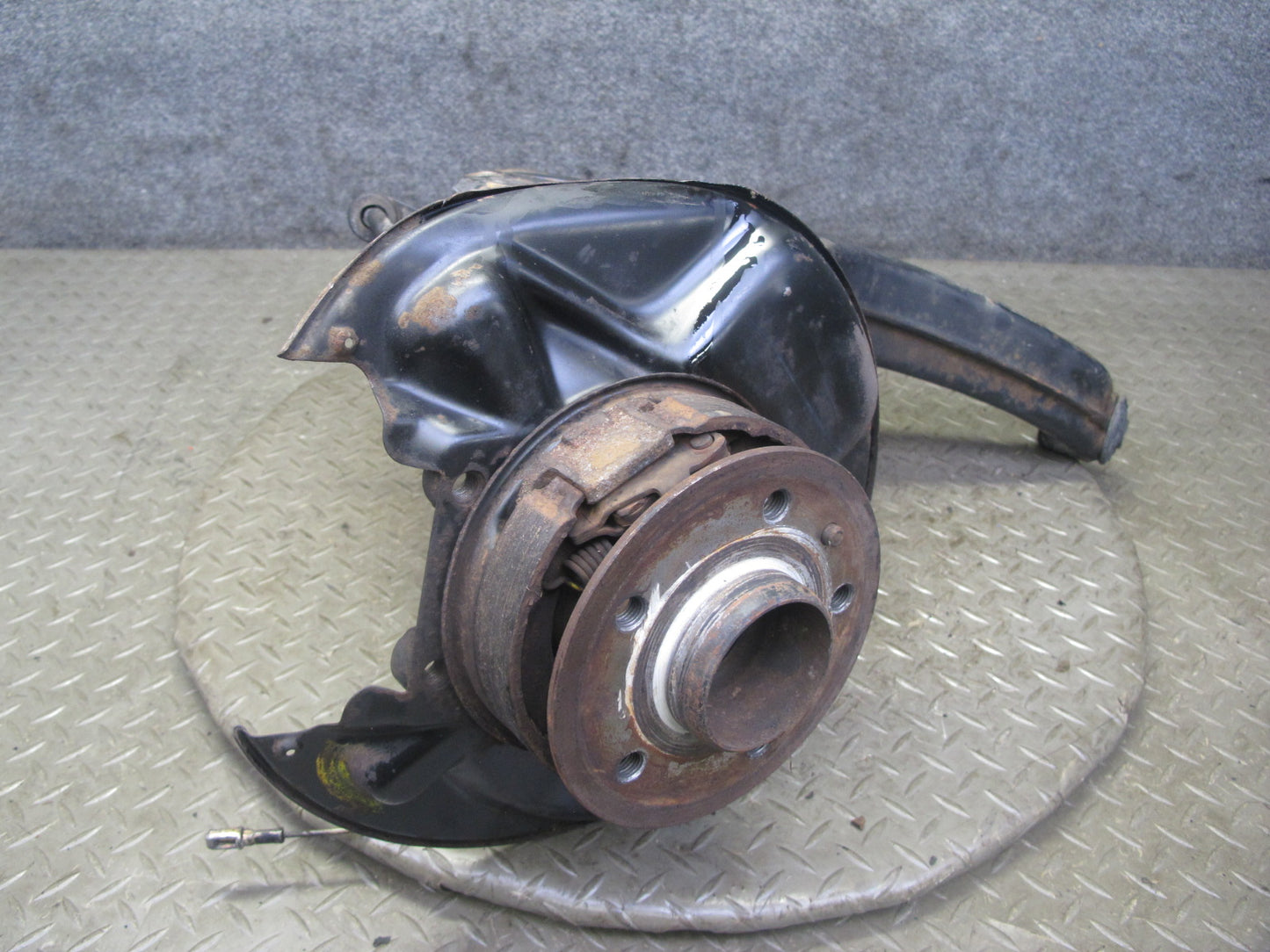 77-85 Mercedes W123 Sedan Rear Left Spindle Knuckle Wheel Hub Bearing 117K OEM