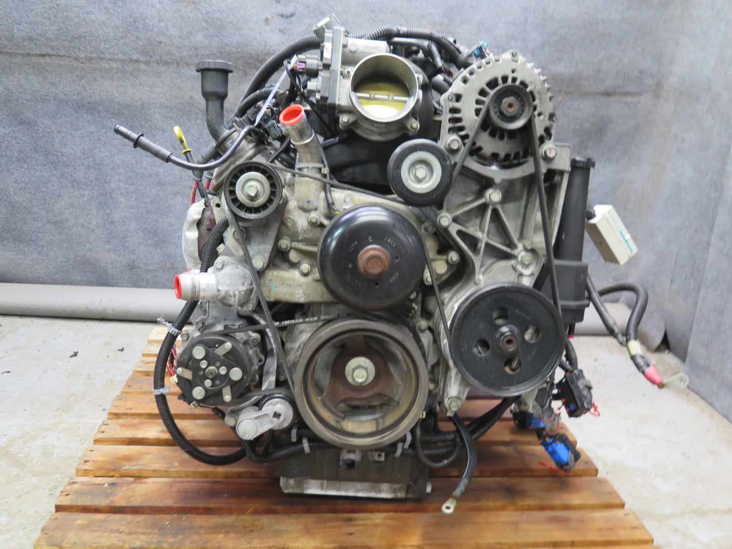 05-06 Chevrolet SSR 6.0L LS2 RWD Engine Motor w Torque Converter Assembly OEM