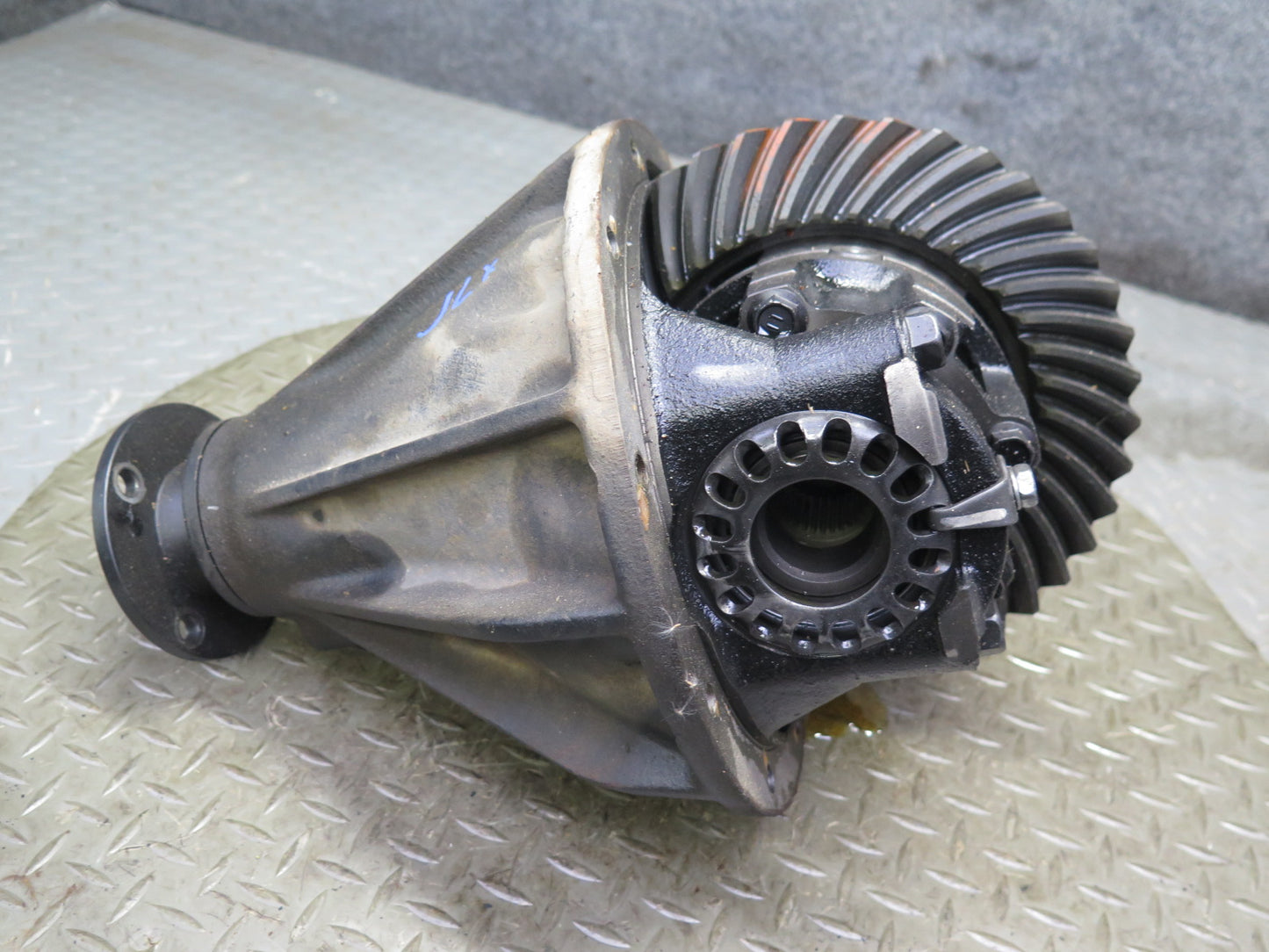 2003-2007 Lexus J100 LX470 4WD Rear Differential Axle Carrier 4.10 Ratio