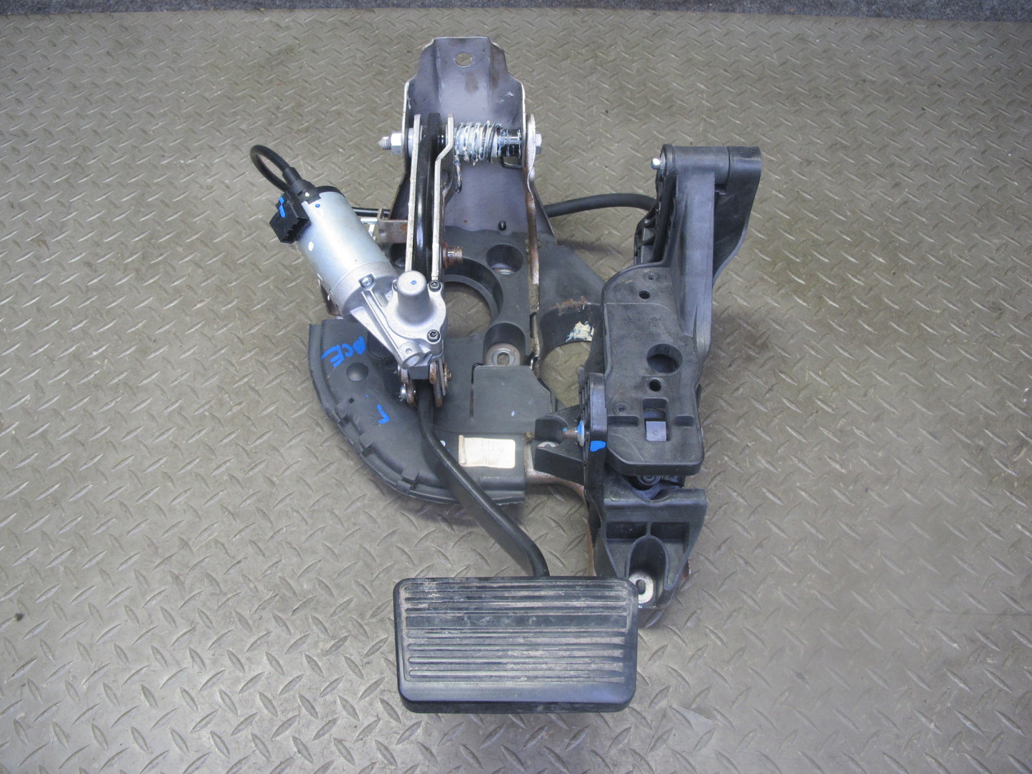 2007-2014 Cadillac Escalade Adjustable Brake Pedal Assembly