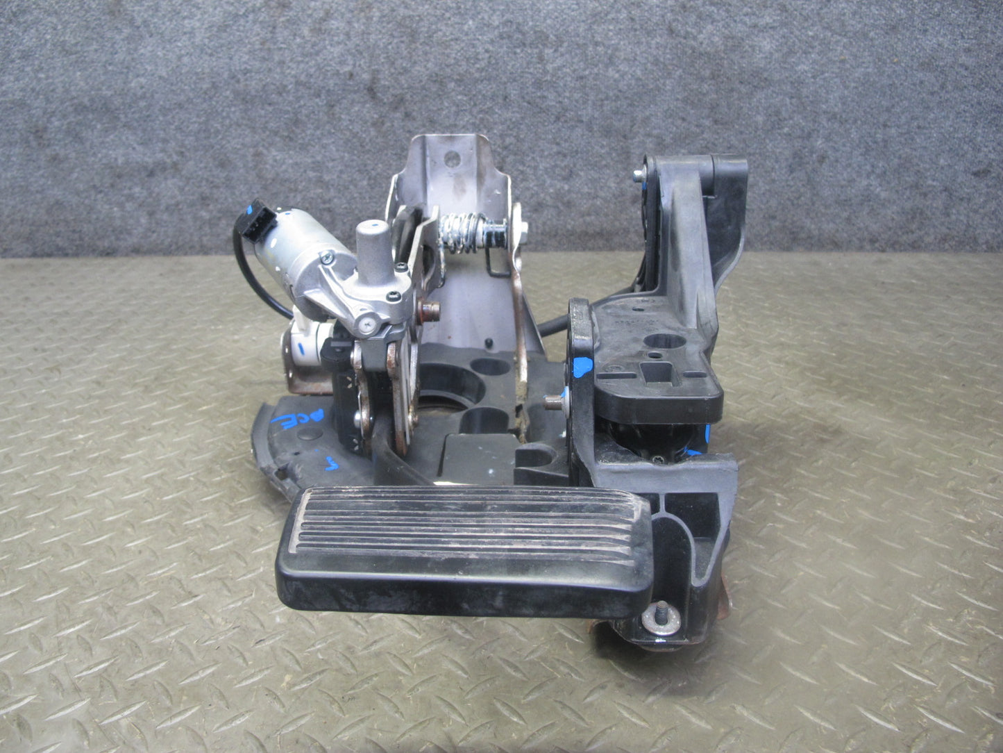 2007-2014 Cadillac Escalade Adjustable Brake Pedal Assembly