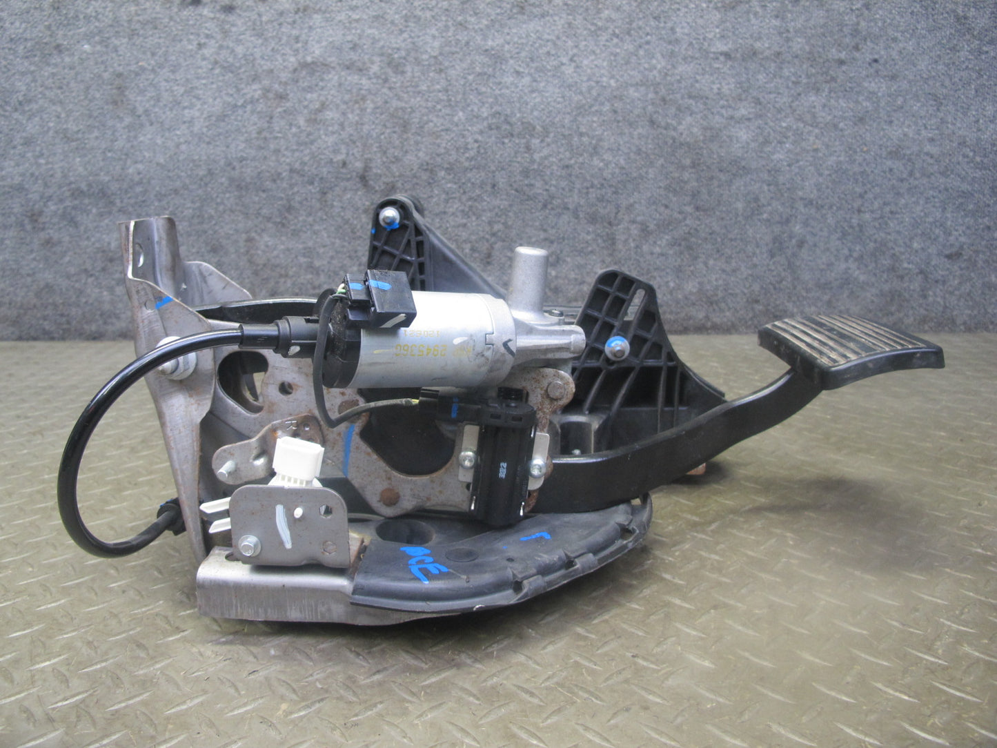 2007-2014 Cadillac Escalade Adjustable Brake Pedal Assembly