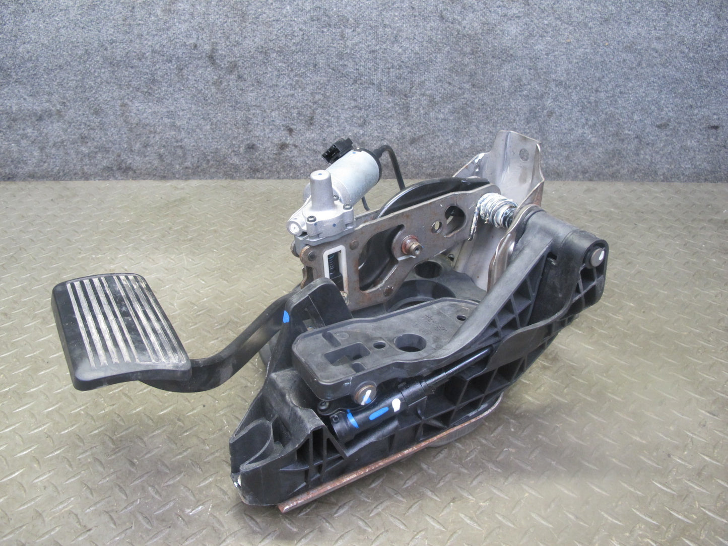 2007-2014 Cadillac Escalade Adjustable Brake Pedal Assembly