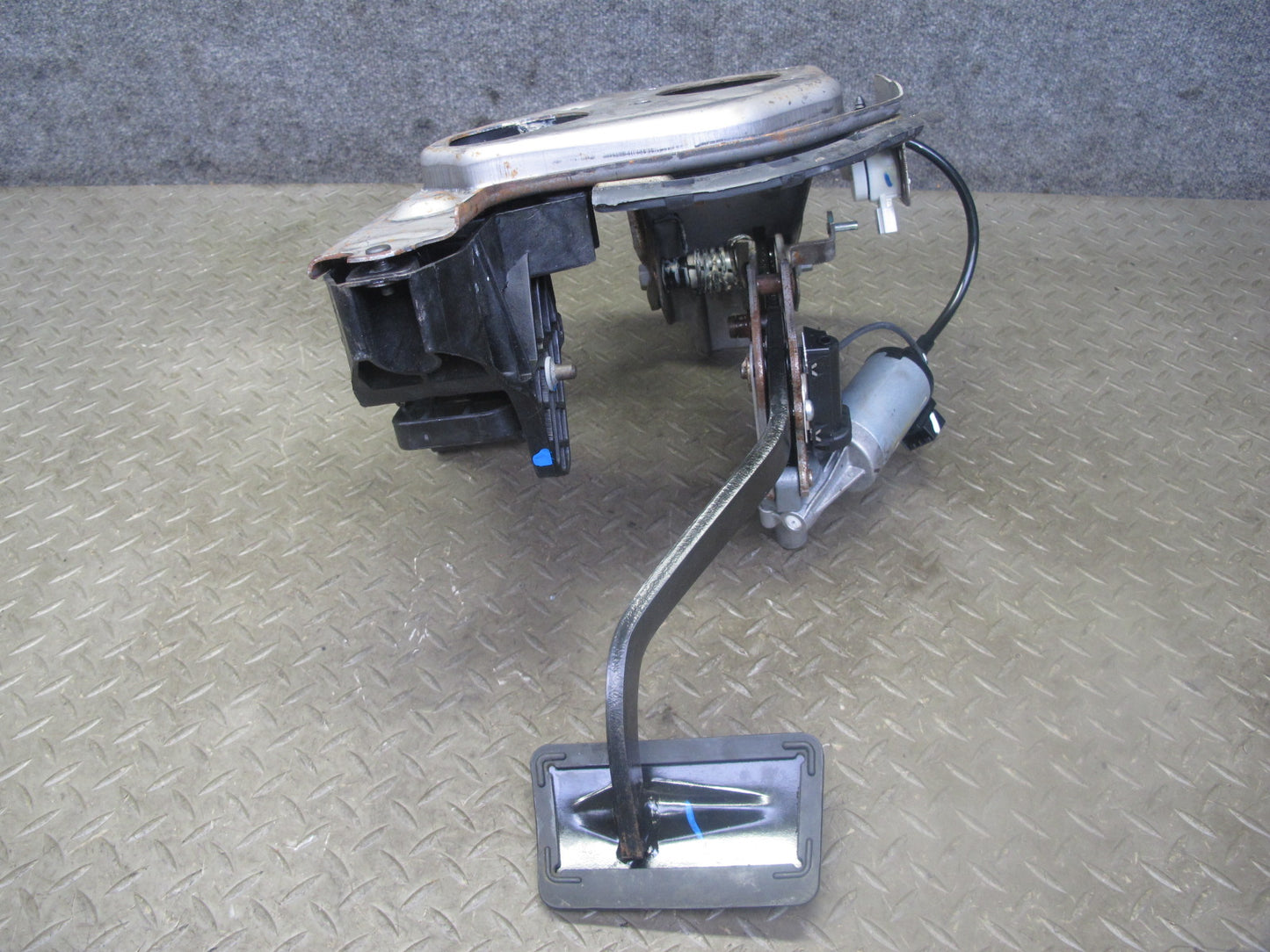 2007-2014 Cadillac Escalade Adjustable Brake Pedal Assembly