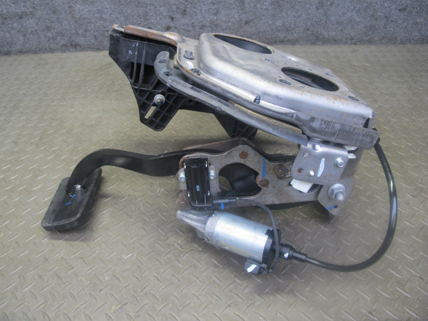 2007-2014 Cadillac Escalade Adjustable Brake Pedal Assembly