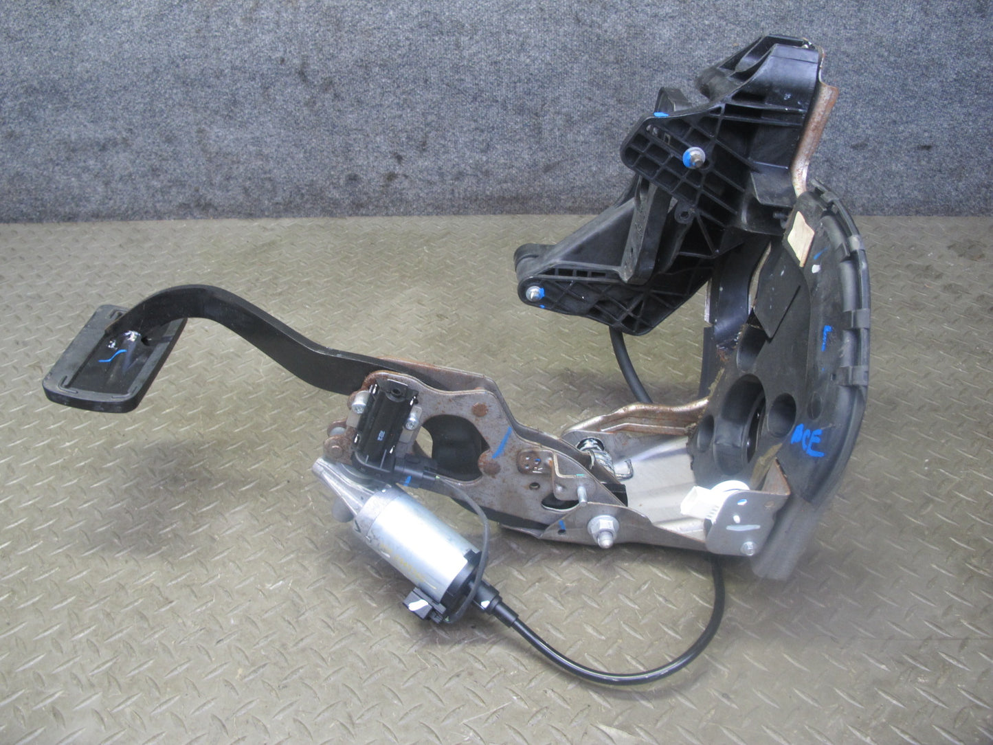 2007-2014 Cadillac Escalade Adjustable Brake Pedal Assembly