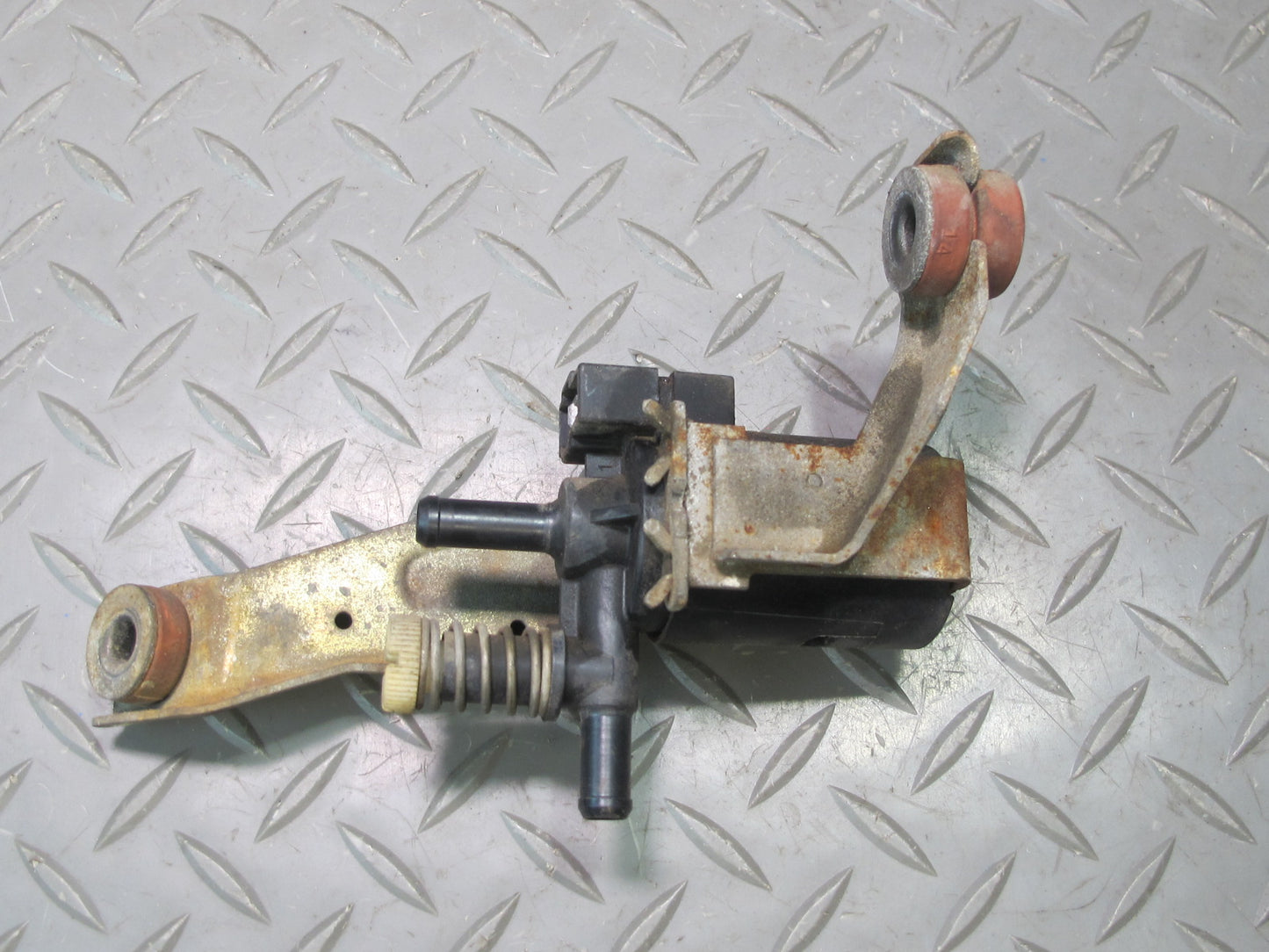 85-89 Toyota MR2 AW15 4AGELC NA Vacuum Switching Solenoid 084600-5551 OEM