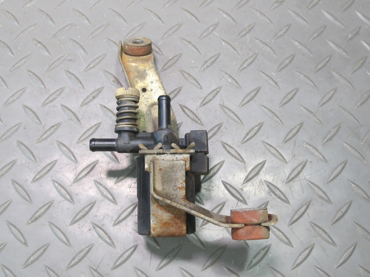 85-89 Toyota MR2 AW15 4AGELC NA Vacuum Switching Solenoid 084600-5551 OEM