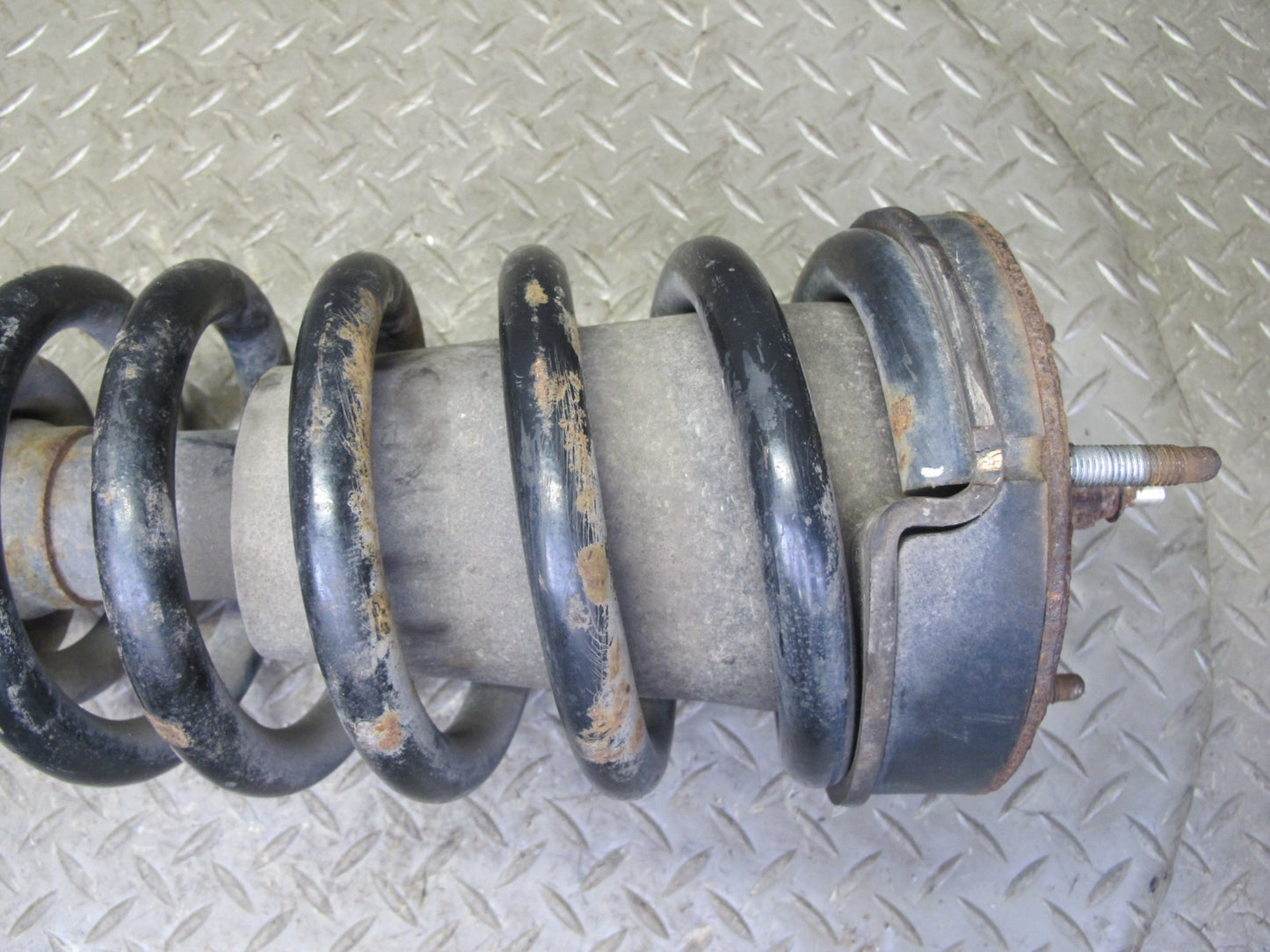 2007-2014 Cadillac Escalade AWD Front Strut Shock Absorber Set of 2