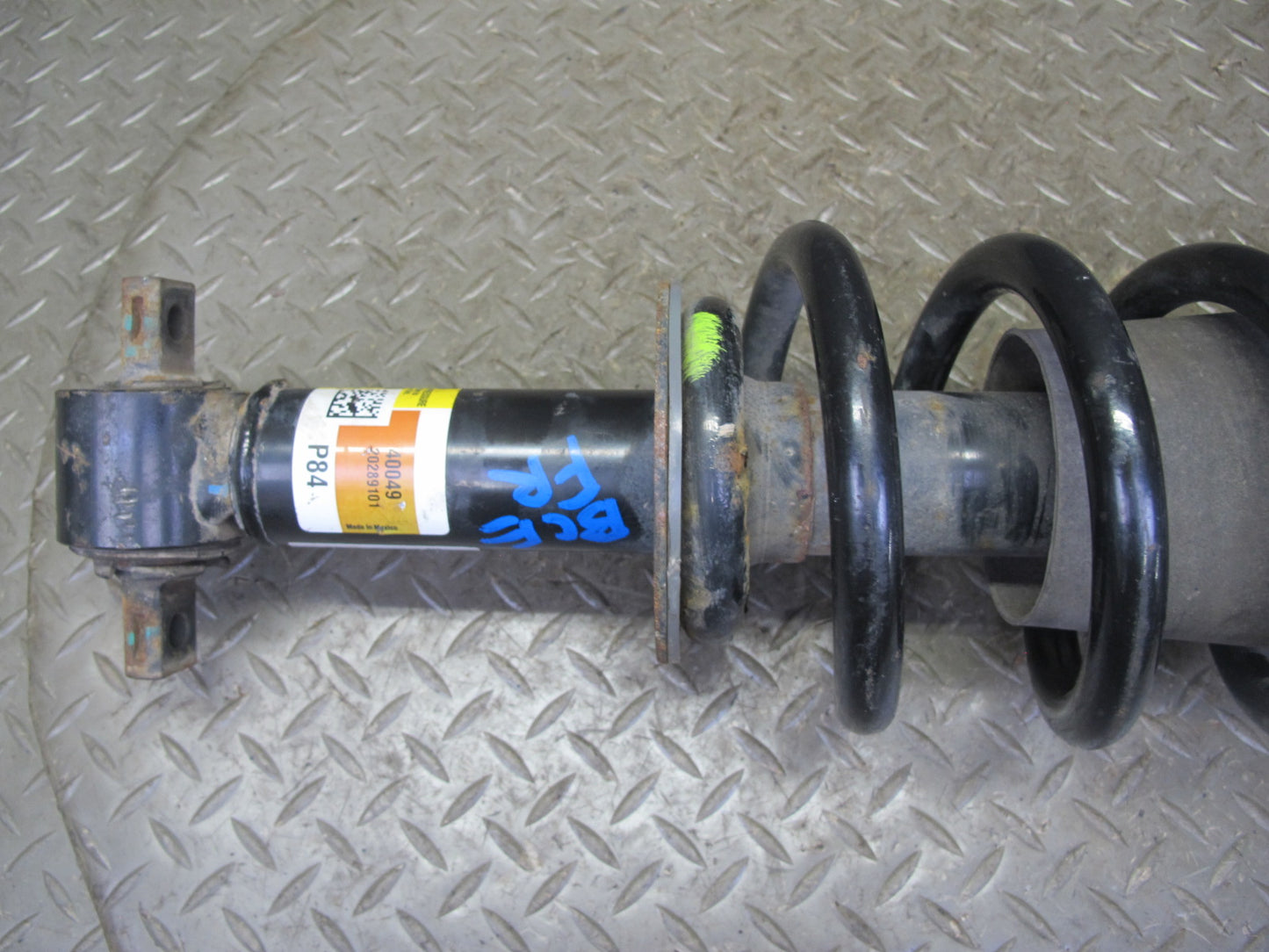 2007-2014 Cadillac Escalade AWD Front Strut Shock Absorber Set of 2