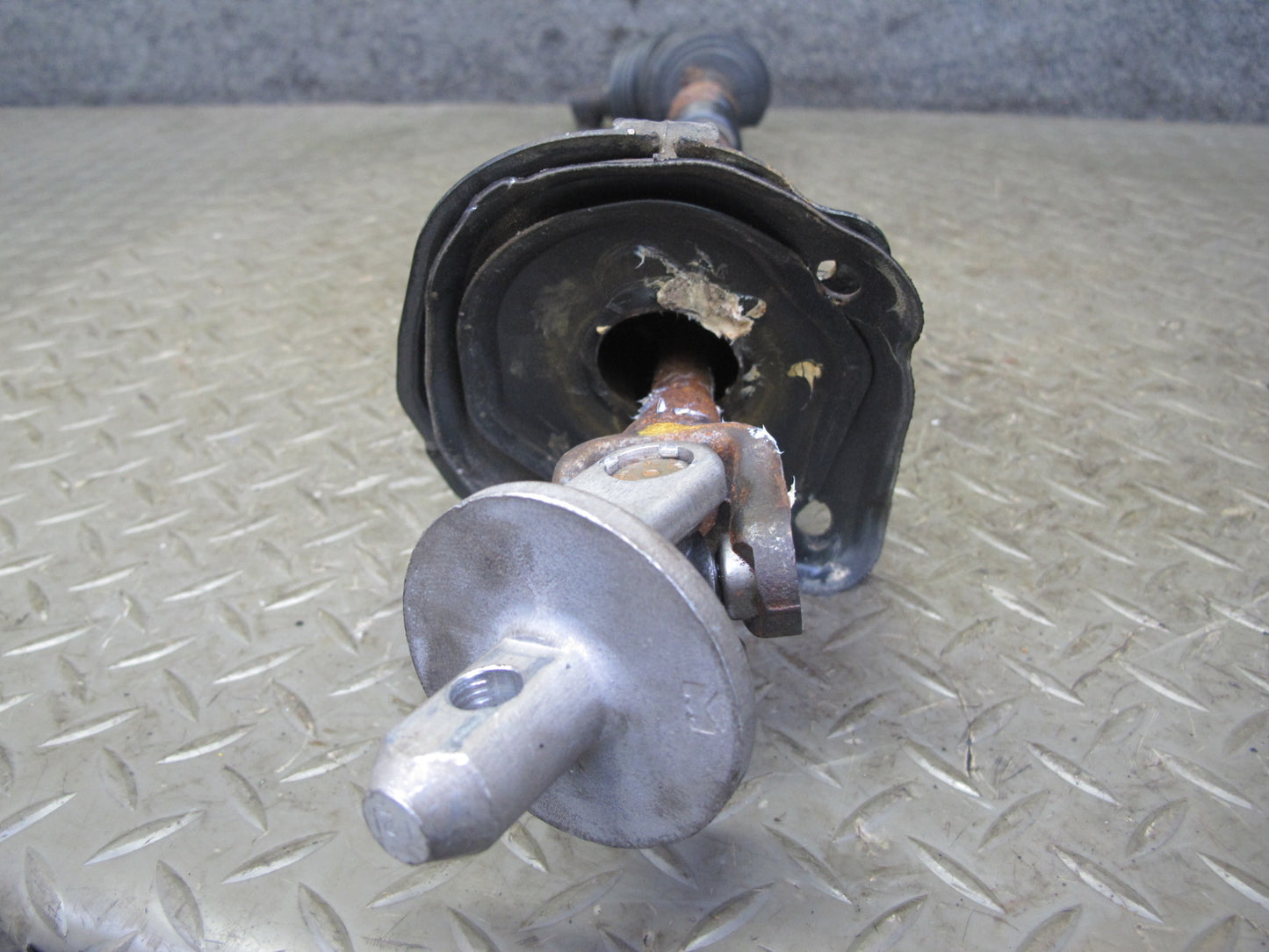 2007-2014 Cadillac Escalade Steering Column U Joint Linkage Shaft