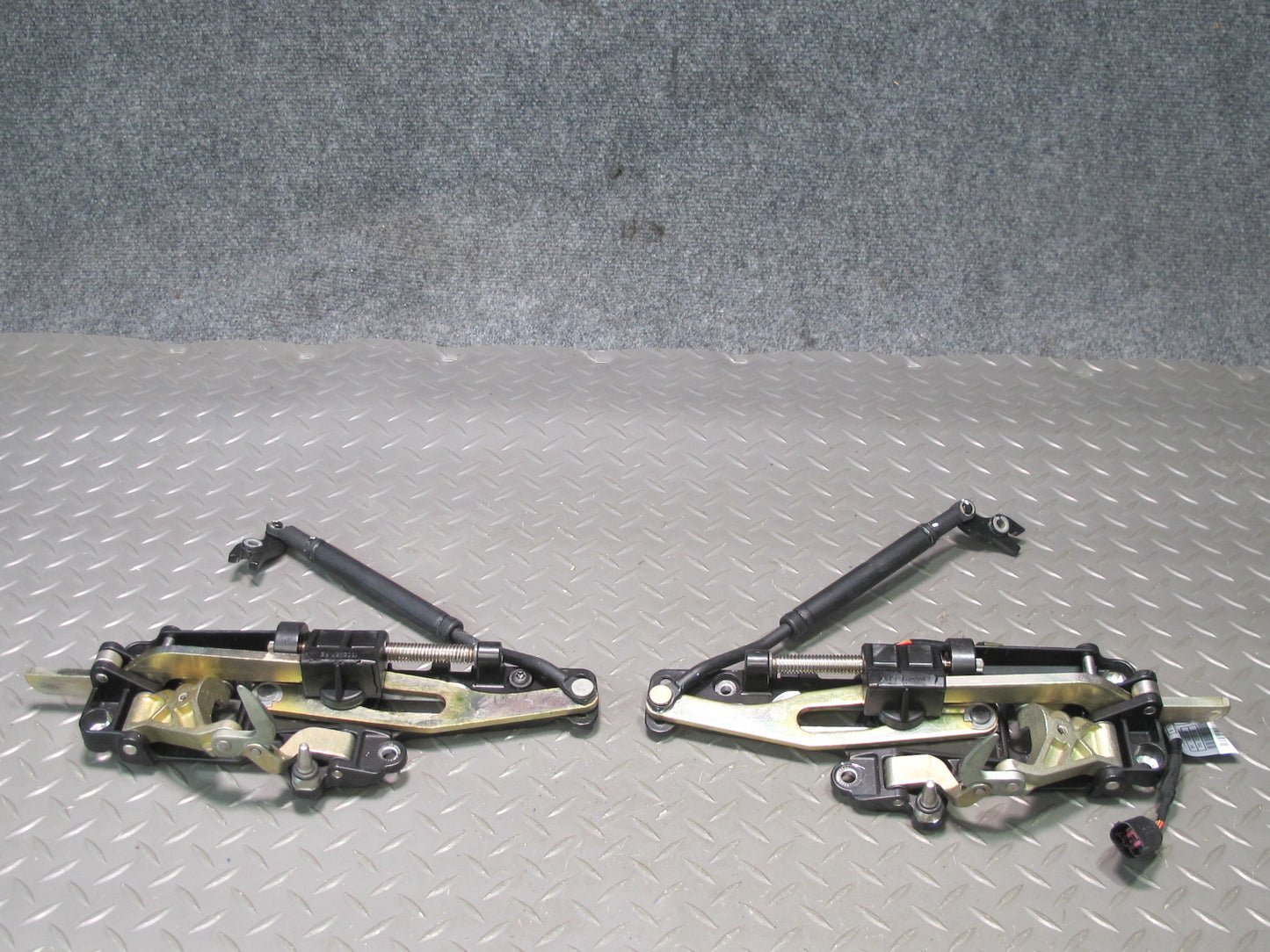 01-06 BMW E46 330ci Convertible T Left & Righ Soft TOP Roof Lock Latch Set OEM