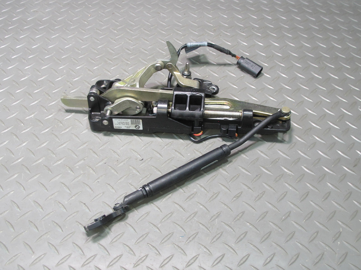 01-06 BMW E46 330ci Convertible T Left & Righ Soft TOP Roof Lock Latch Set OEM