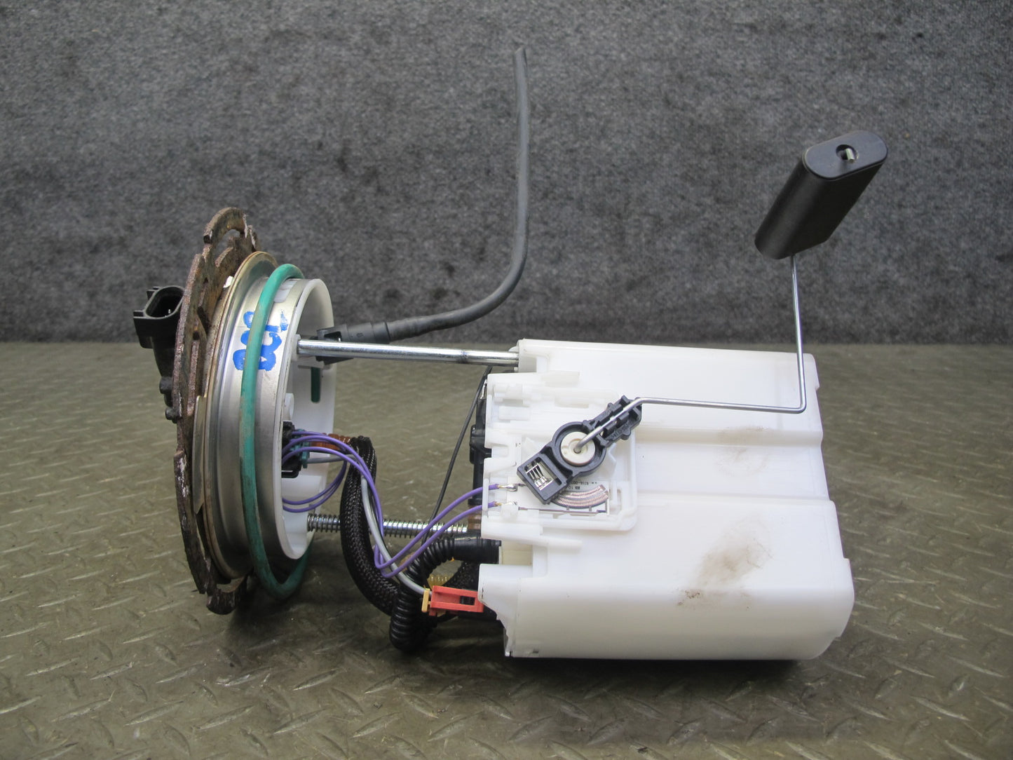 2009-2014 Cadillac Escalade Fuel Pump Level Sensor Assembly