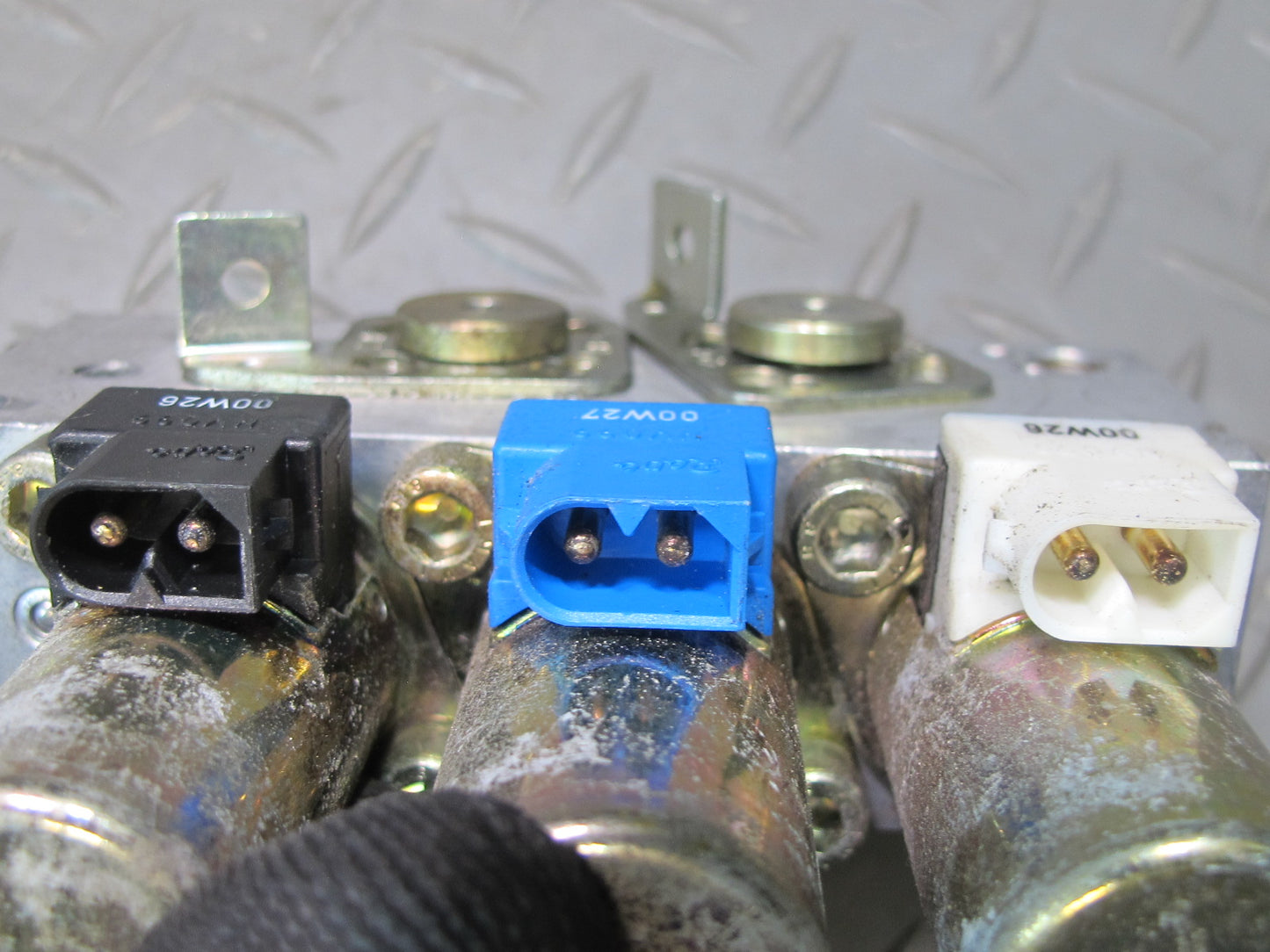 01-06 BMW E46 330Ci Convertible TOP Roof Hydraulic Valve Control Block OEM