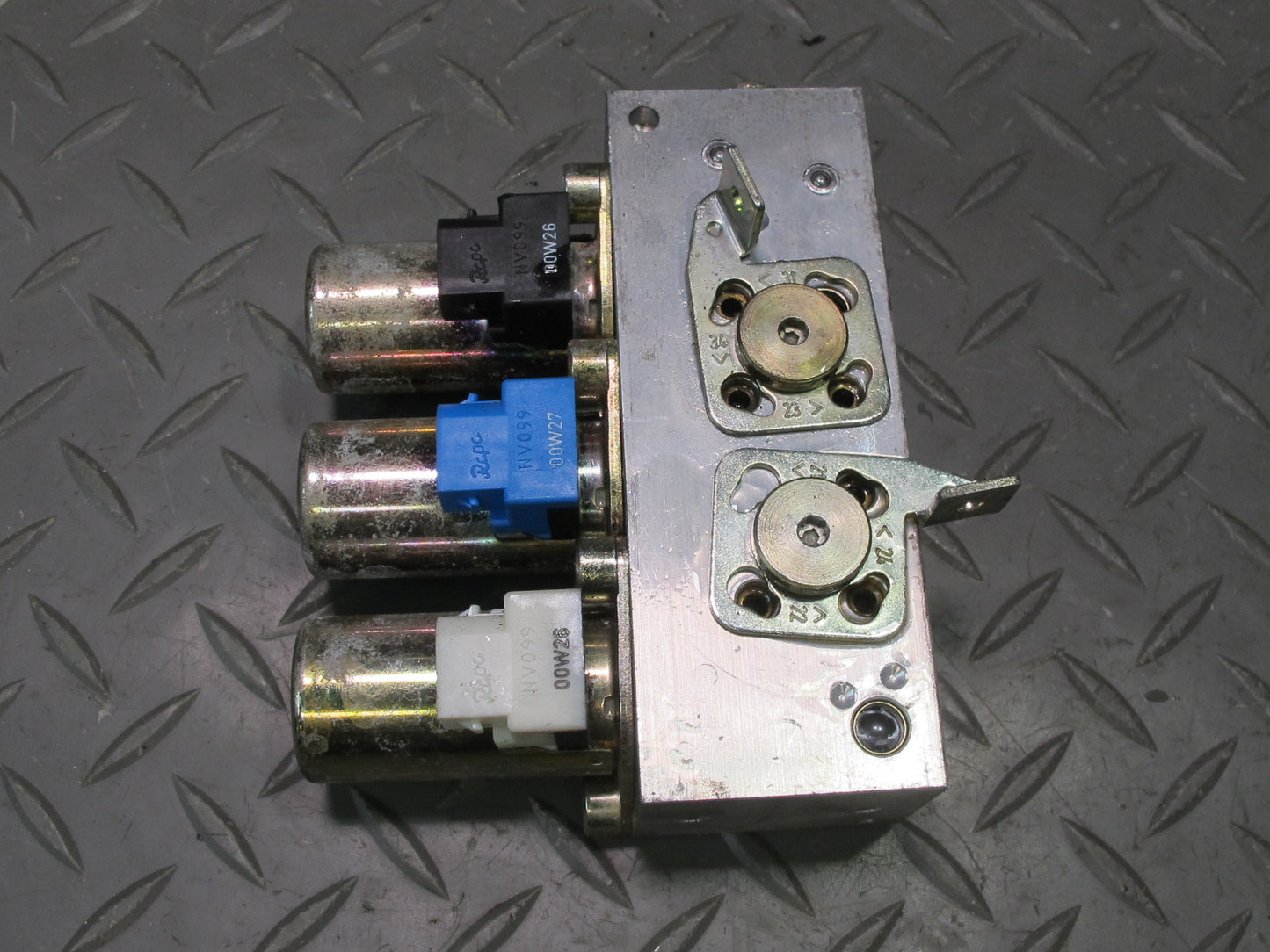 01-06 BMW E46 330Ci Convertible TOP Roof Hydraulic Valve Control Block OEM