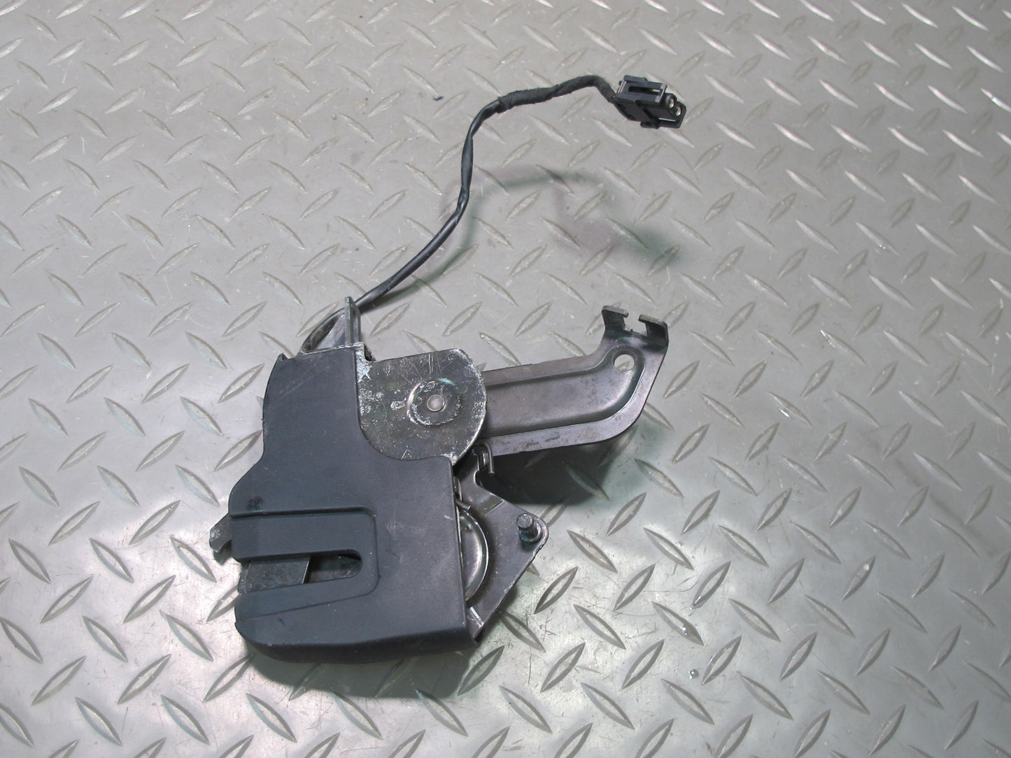 01-06 BMW E46 330ci Conv Rear Folding TOP Roof Lock Latch Set w Hydro Line OEM