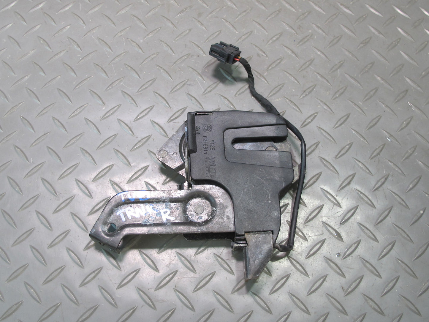 01-06 BMW E46 330ci Conv Rear Folding TOP Roof Lock Latch Set w Hydro Line OEM
