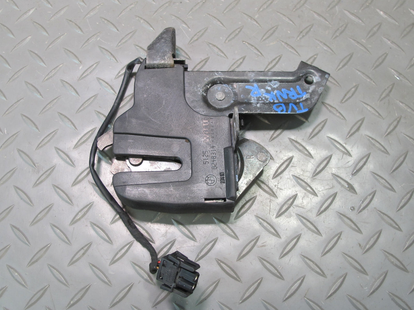 01-06 BMW E46 330ci Conv Rear Folding TOP Roof Lock Latch Set w Hydro Line OEM