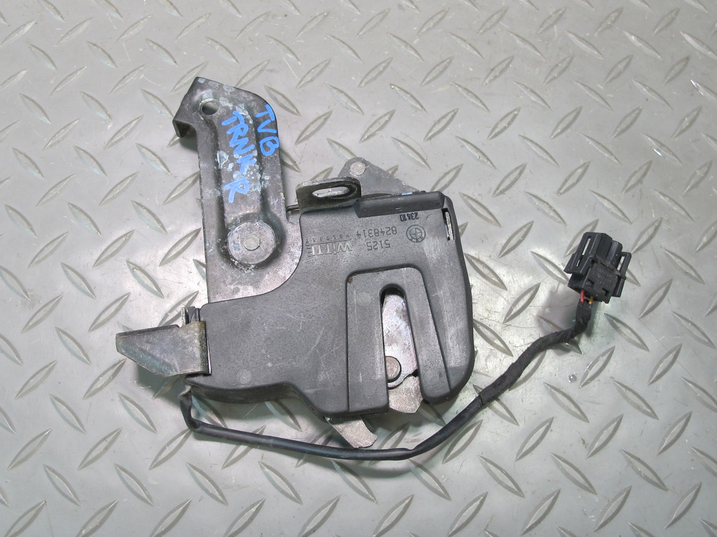 01-06 BMW E46 330ci Conv Rear Folding TOP Roof Lock Latch Set w Hydro Line OEM