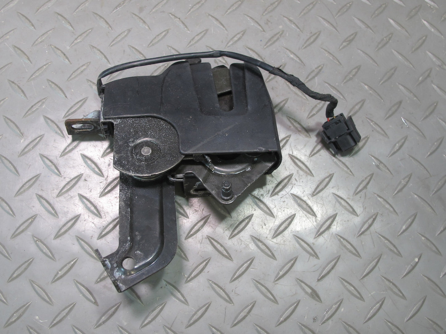 01-06 BMW E46 330ci Conv Rear Folding TOP Roof Lock Latch Set w Hydro Line OEM