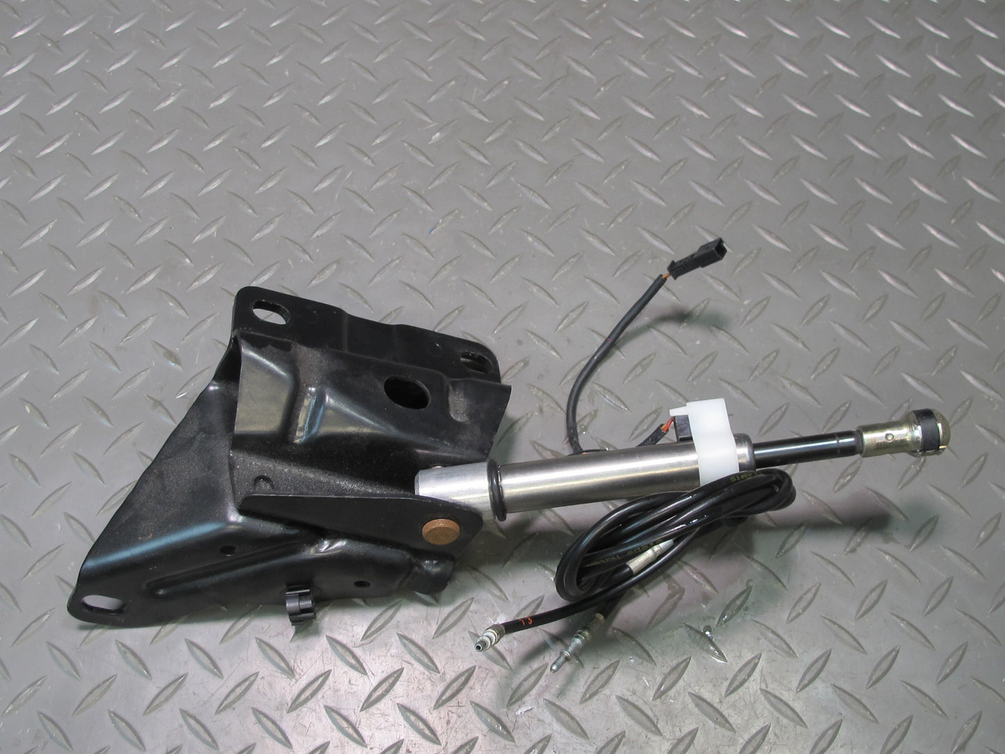 01-06 BMW E46 330Ci Conv Rear Left & Right TOP Hydraulic Cylinder w Pipe Set OEM