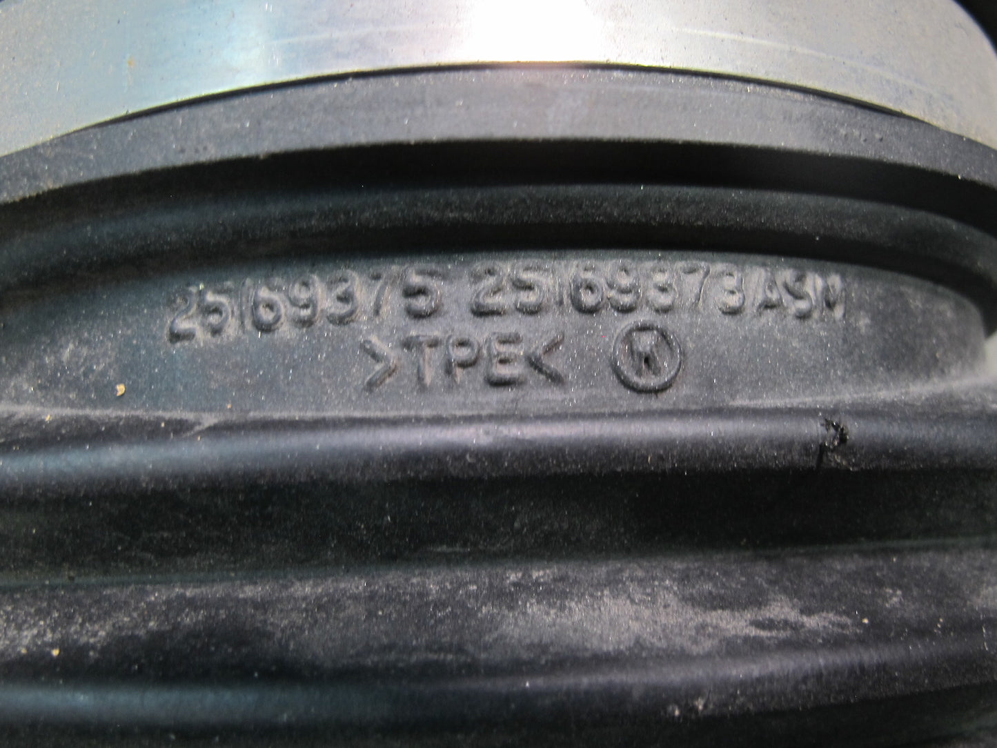 97-00 Chevrolet Corvette C5 Air Intake Duct Tube Bridge w Pipe Hose 88K OEM