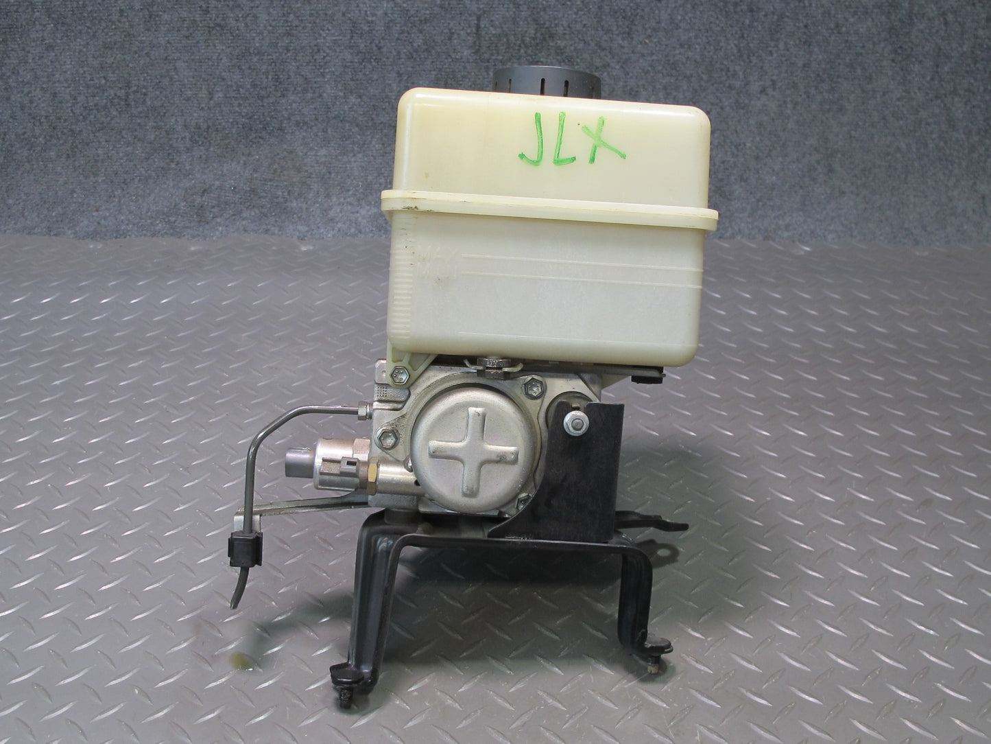 2003-2007 Lexus UZJ100L LX470 Air Ride Suspension Height Pump Motor w Reservoir