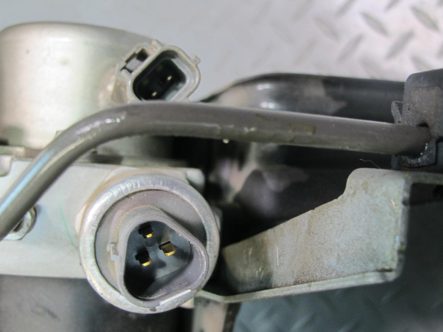 2003-2007 Lexus UZJ100L LX470 Air Ride Suspension Height Pump Motor w Reservoir