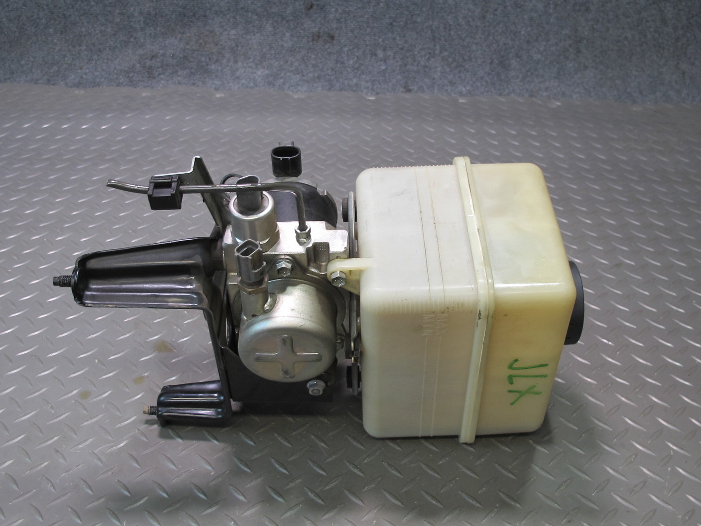 2003-2007 Lexus UZJ100L LX470 Air Ride Suspension Height Pump Motor w Reservoir