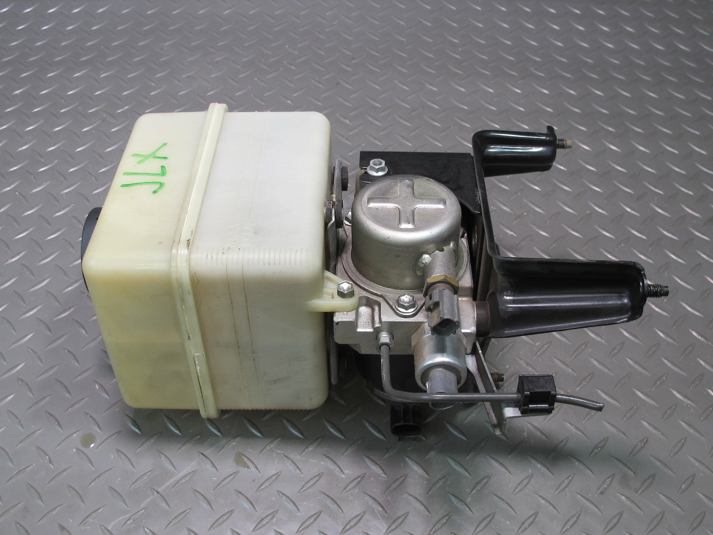 2003-2007 Lexus UZJ100L LX470 Air Ride Suspension Height Pump Motor w Reservoir