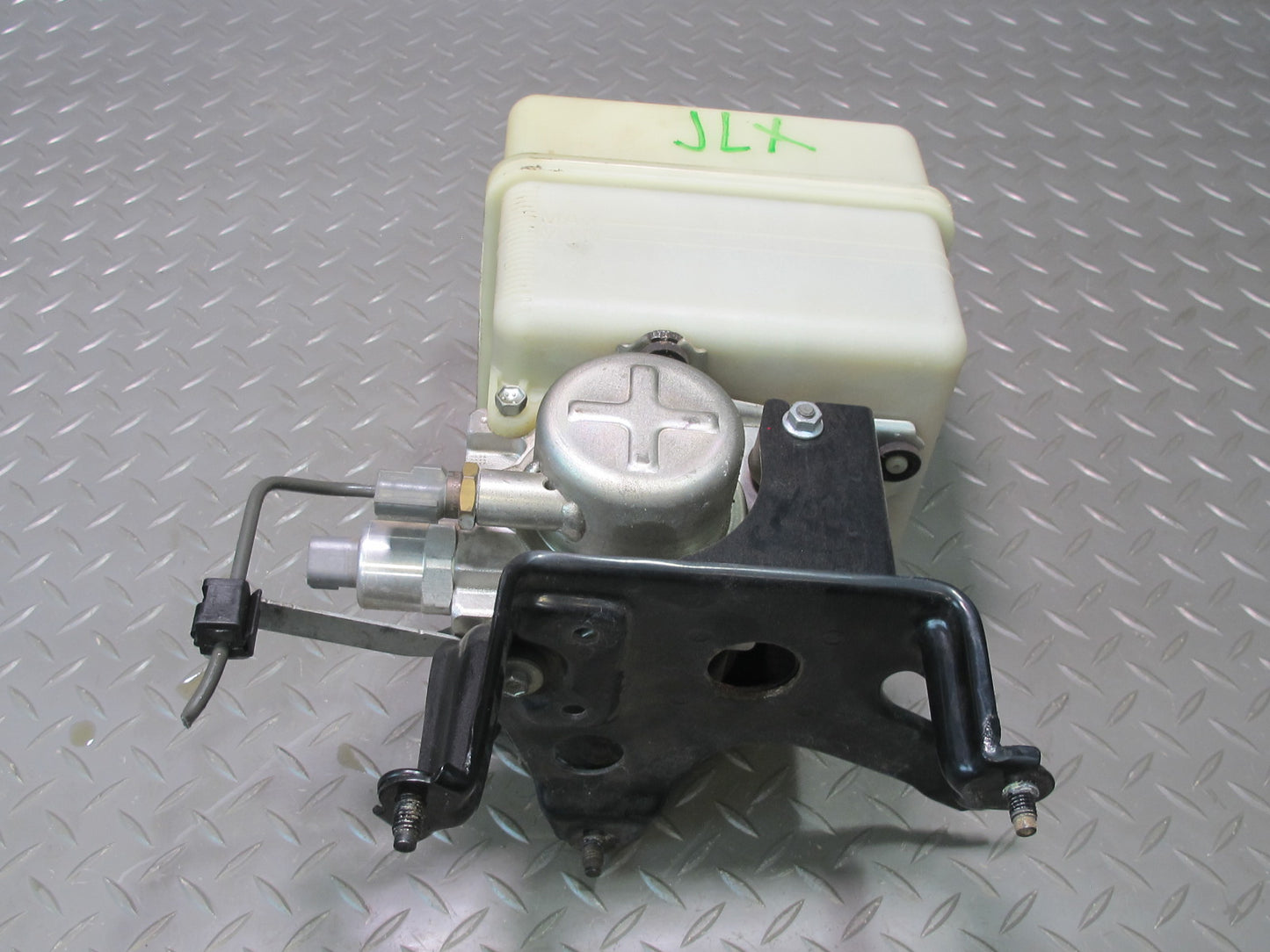 2003-2007 Lexus UZJ100L LX470 Air Ride Suspension Height Pump Motor w Reservoir