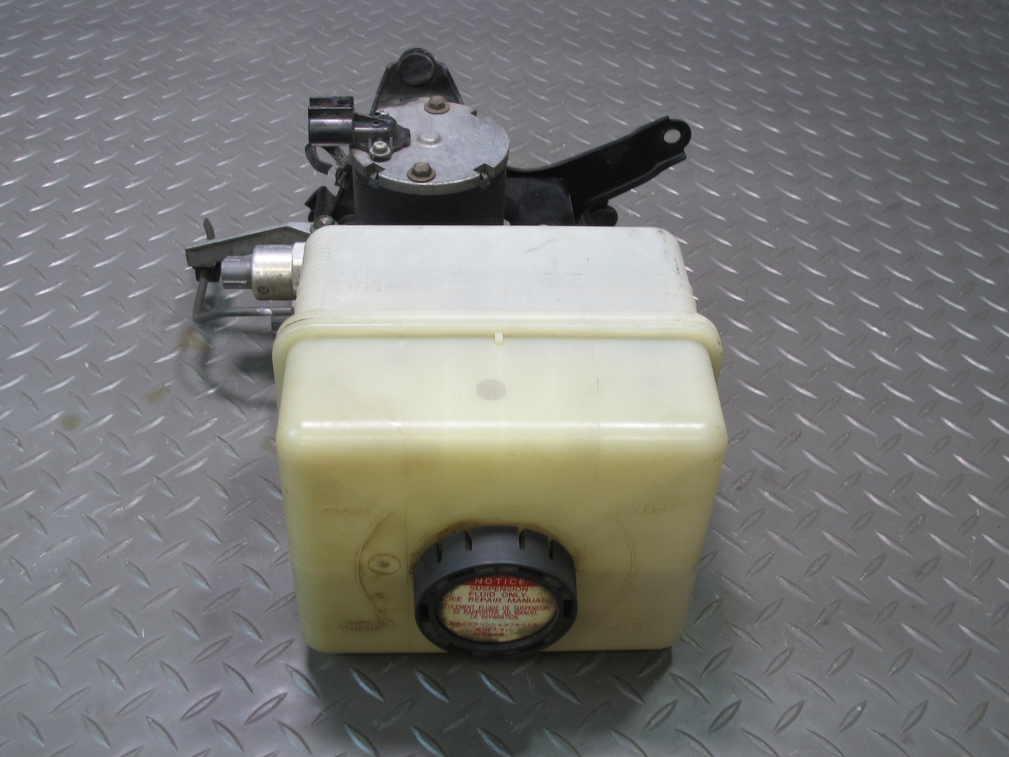 2003-2007 Lexus UZJ100L LX470 Air Ride Suspension Height Pump Motor w Reservoir