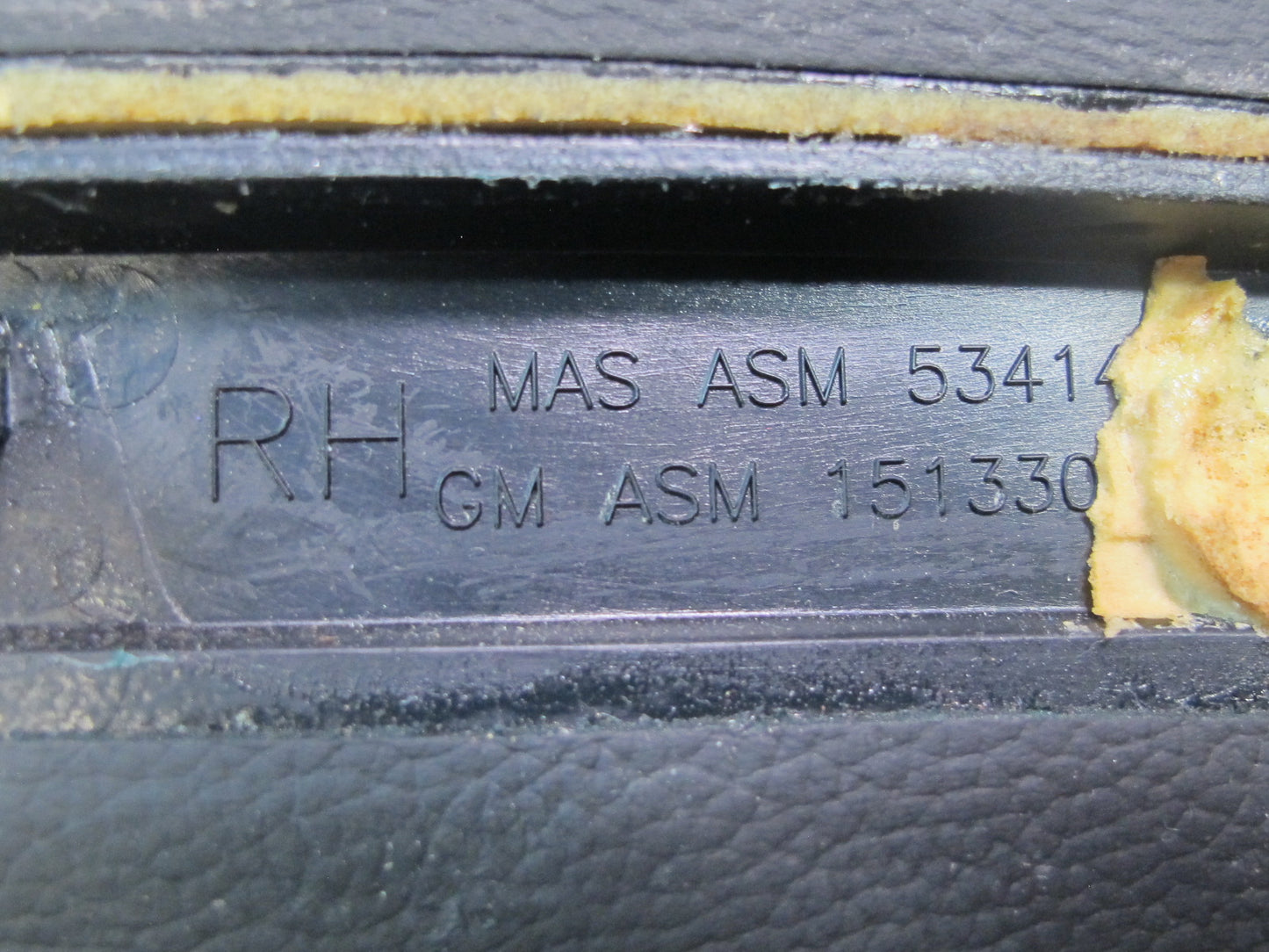 13-14 Cadillac Escalade Platinum Center Console Right Leather Trim Panel Black