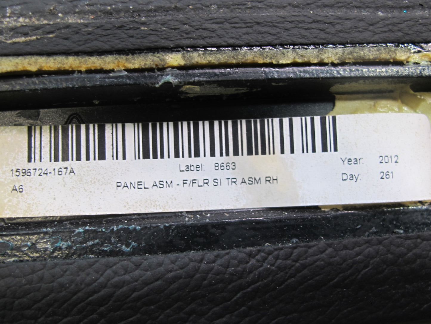 13-14 Cadillac Escalade Platinum Center Console Right Leather Trim Panel Black